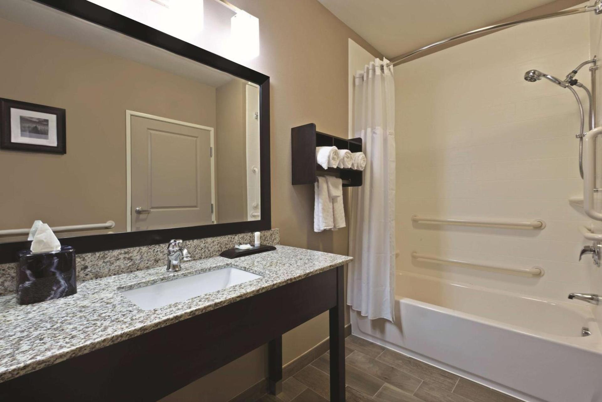 La Quinta by Wyndham Paducah photo 35