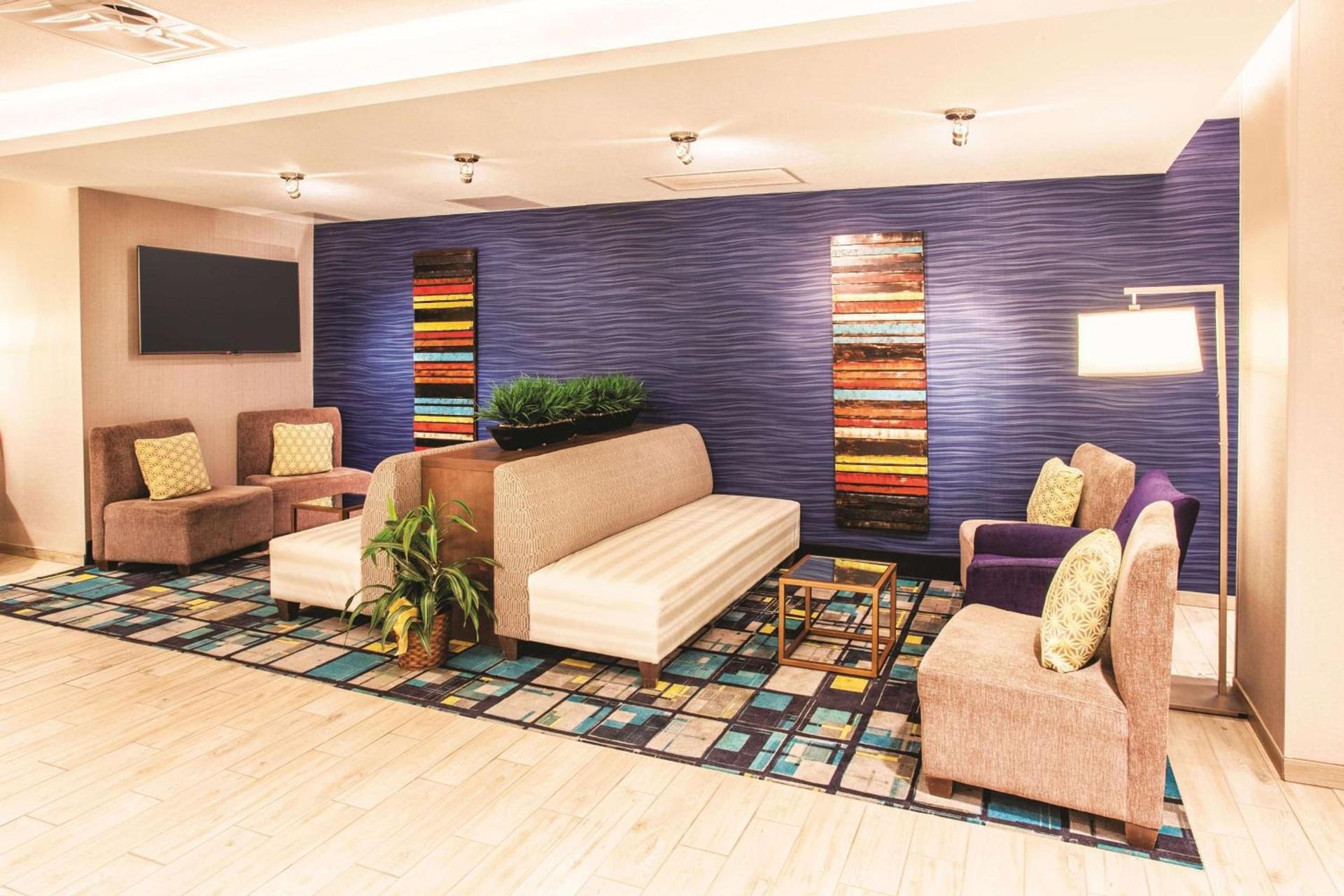 La Quinta by Wyndham Duluth photo 6