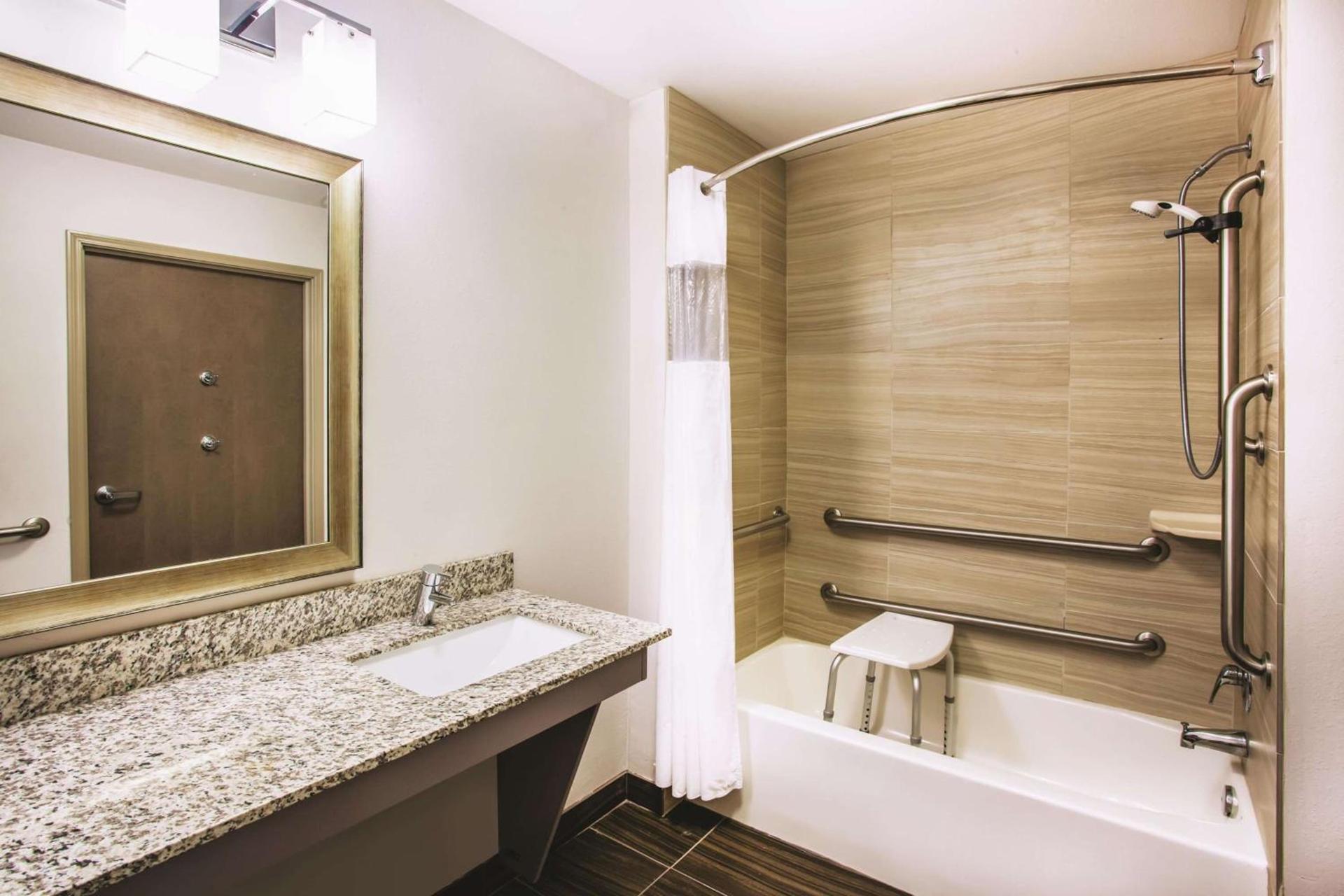 La Quinta by Wyndham St. Paul-Woodbury photo 24