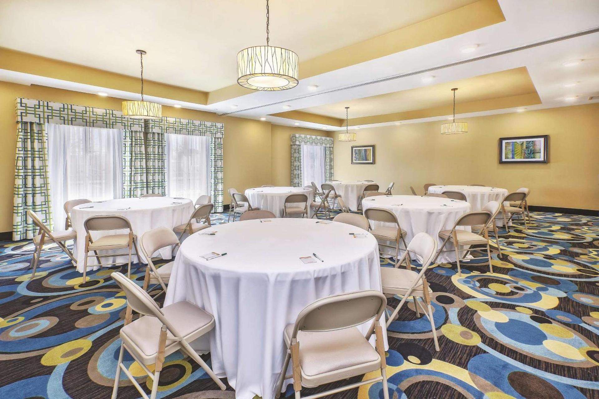 La Quinta by Wyndham Niagara Falls photo 16