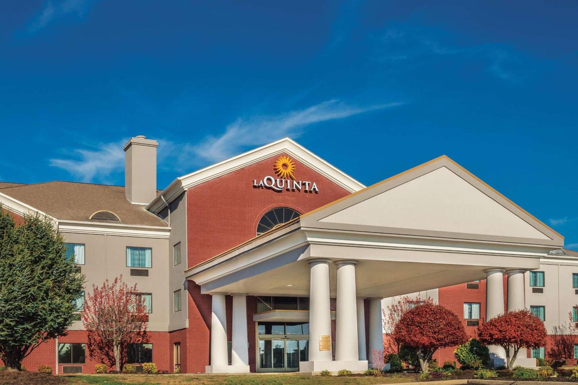 La Quinta by Wyndham Loudon photo 1