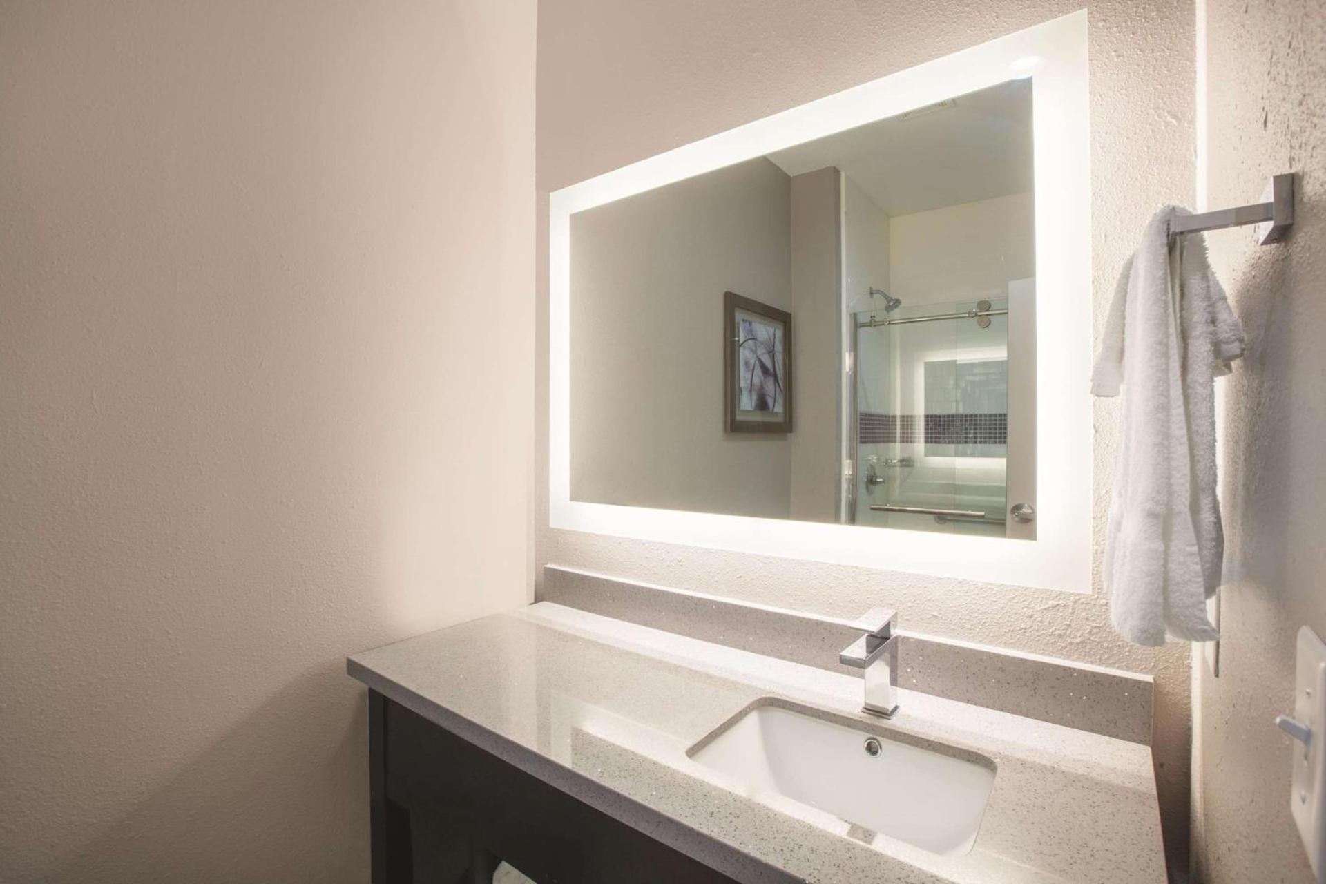 La Quinta by Wyndham Kingsville photo 24