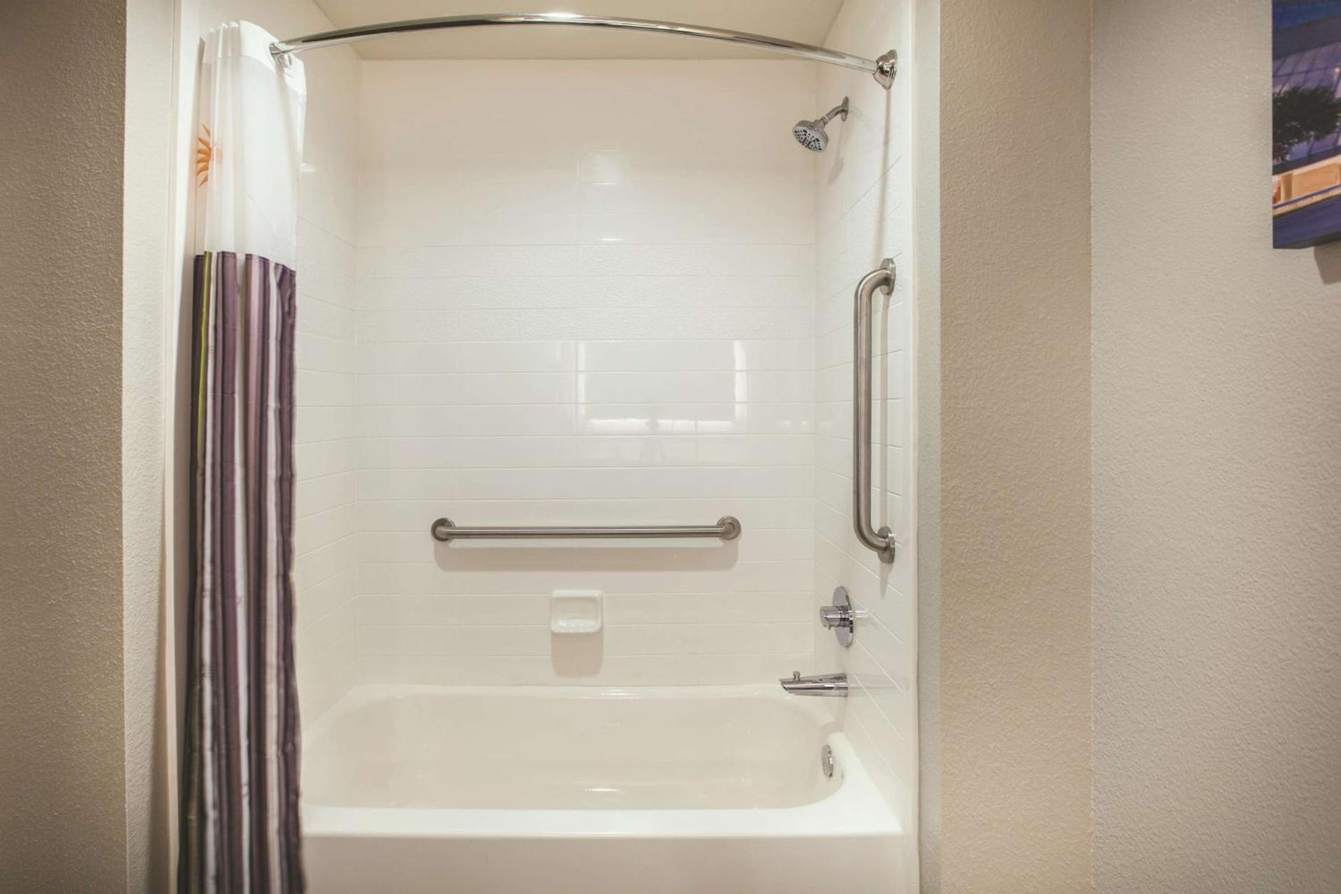 La Quinta by Wyndham Dallas - Richardson photo 16