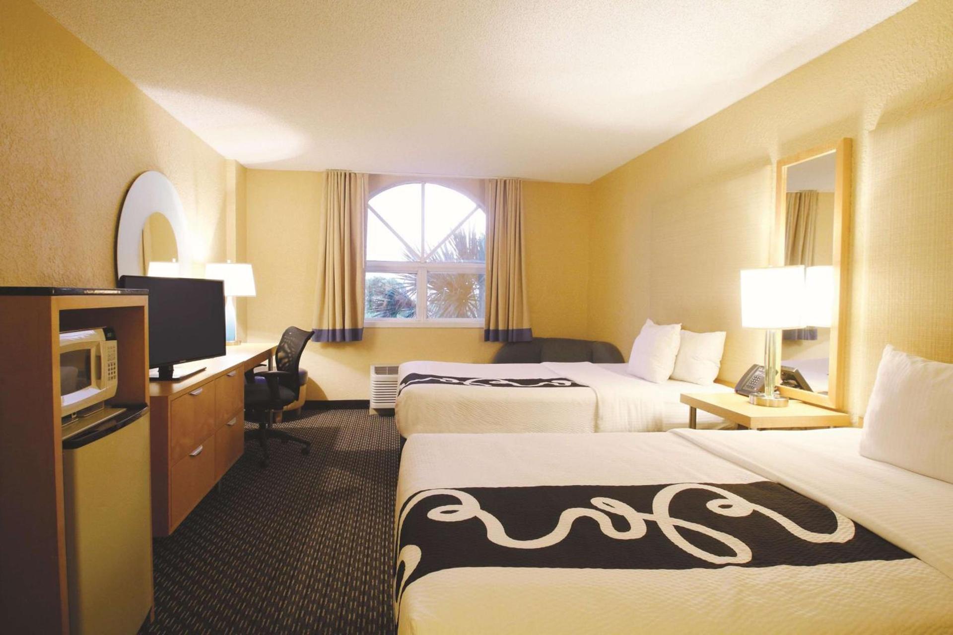 La Quinta by Wyndham Coral Springs South photo 9