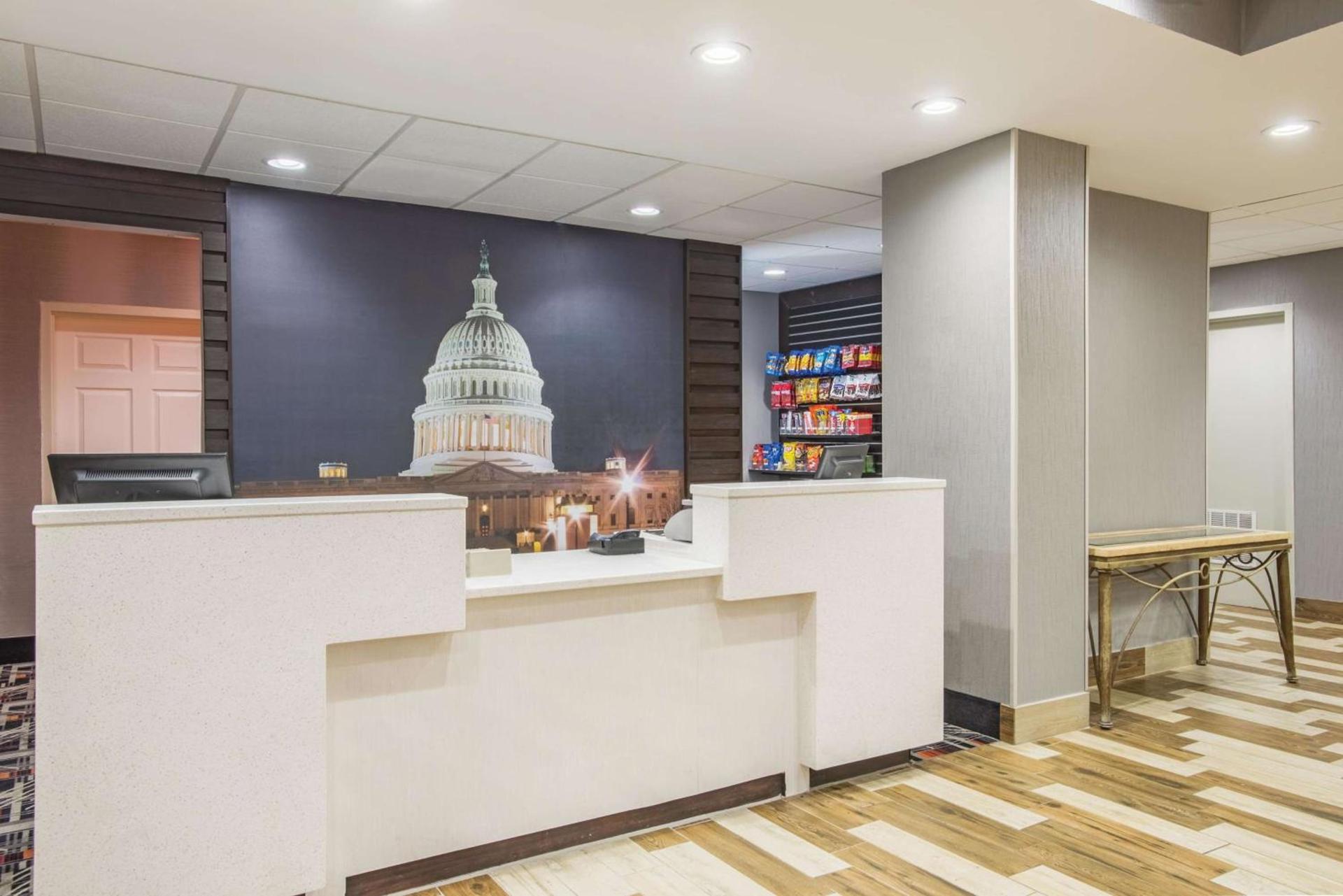 La Quinta Inn & Suites by Wyndham DC Metro Capital Beltway photo 83