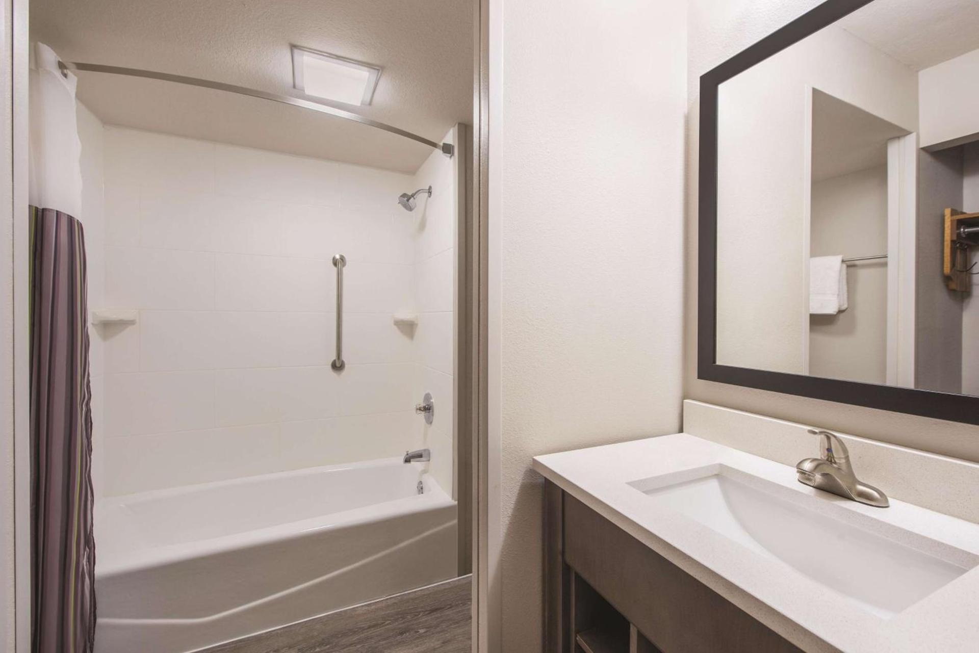 La Quinta by Wyndham Effingham photo 19