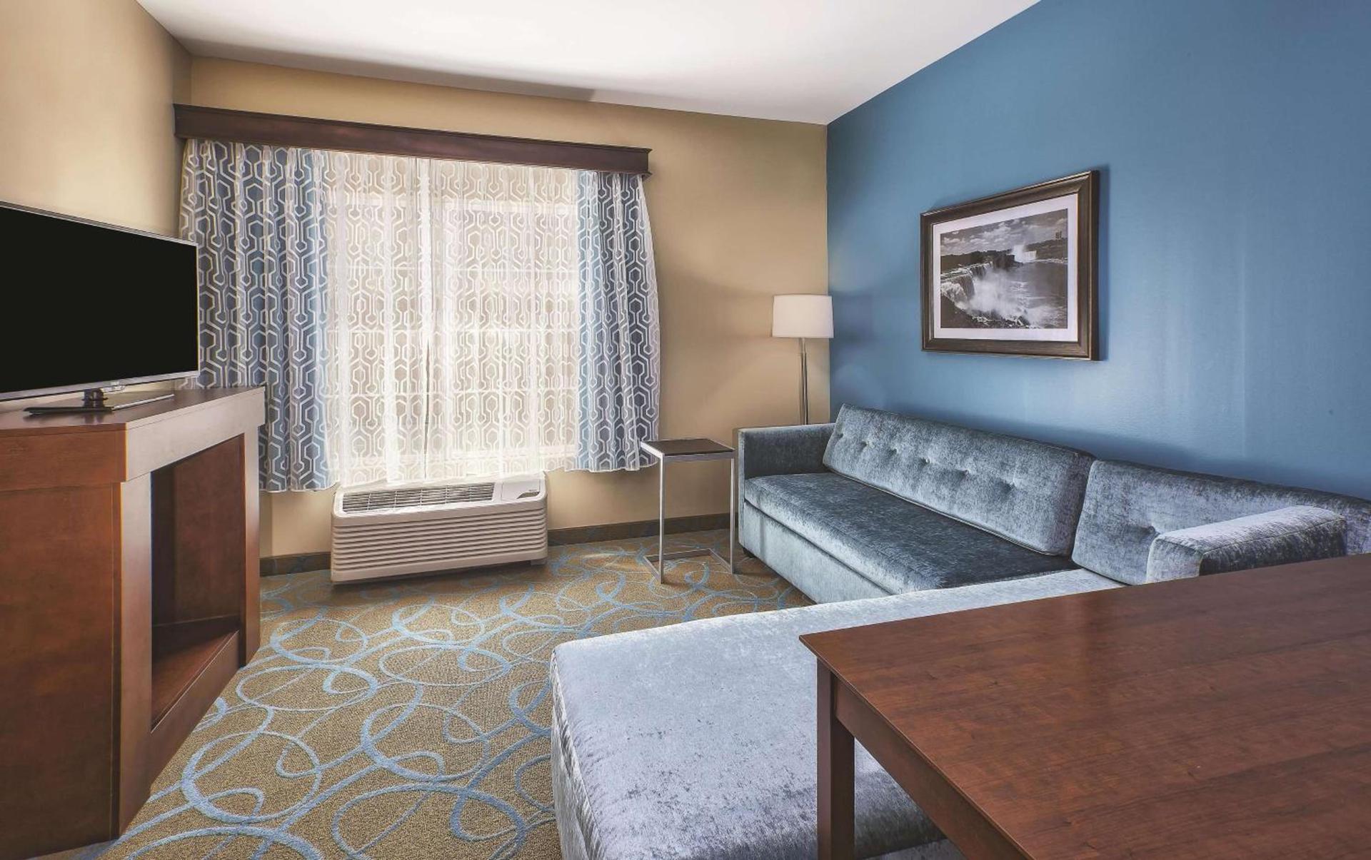 La Quinta by Wyndham Niagara Falls photo 8