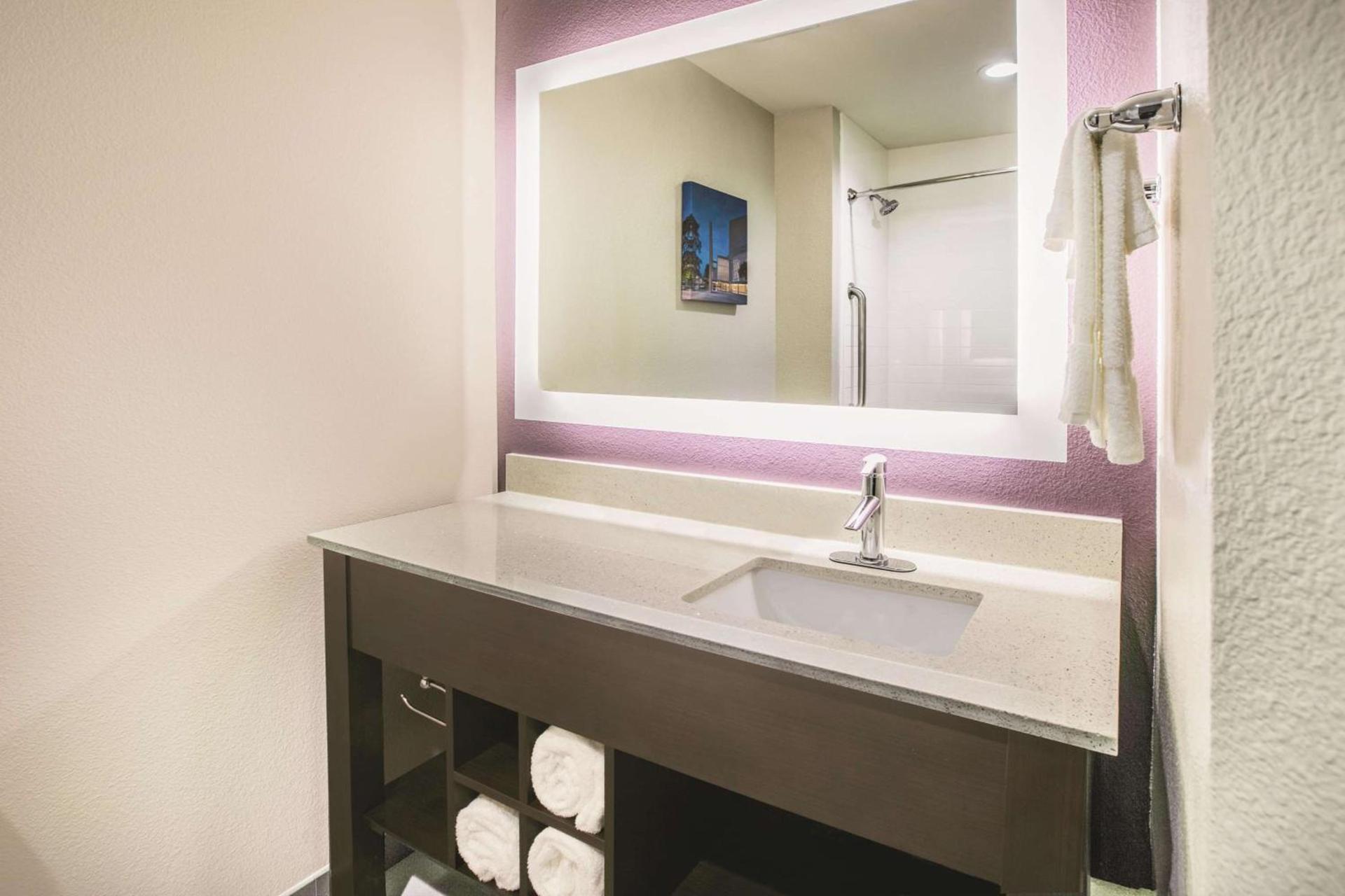 La Quinta by Wyndham Dallas - Richardson photo 20