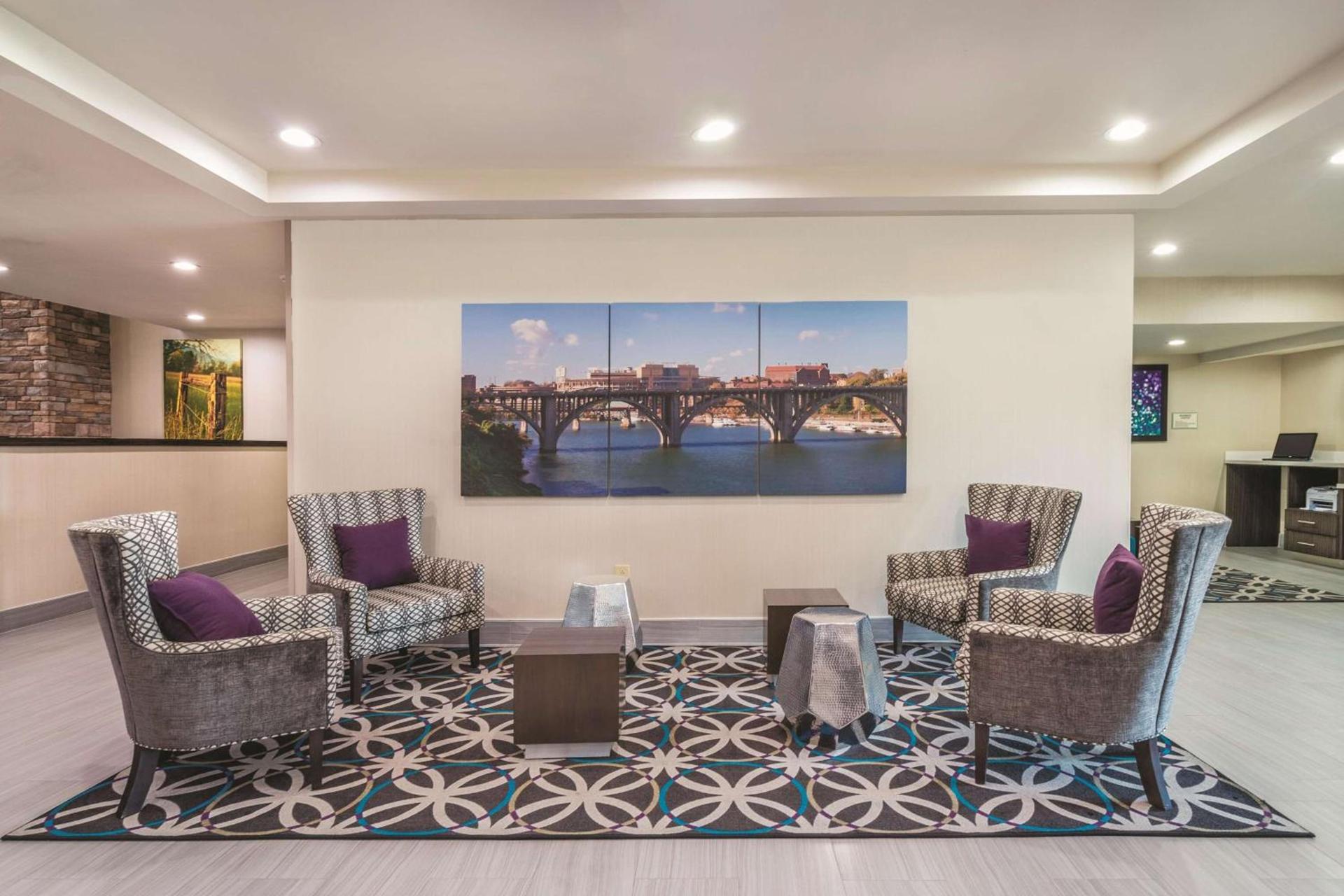 La Quinta by Wyndham Loudon photo 9