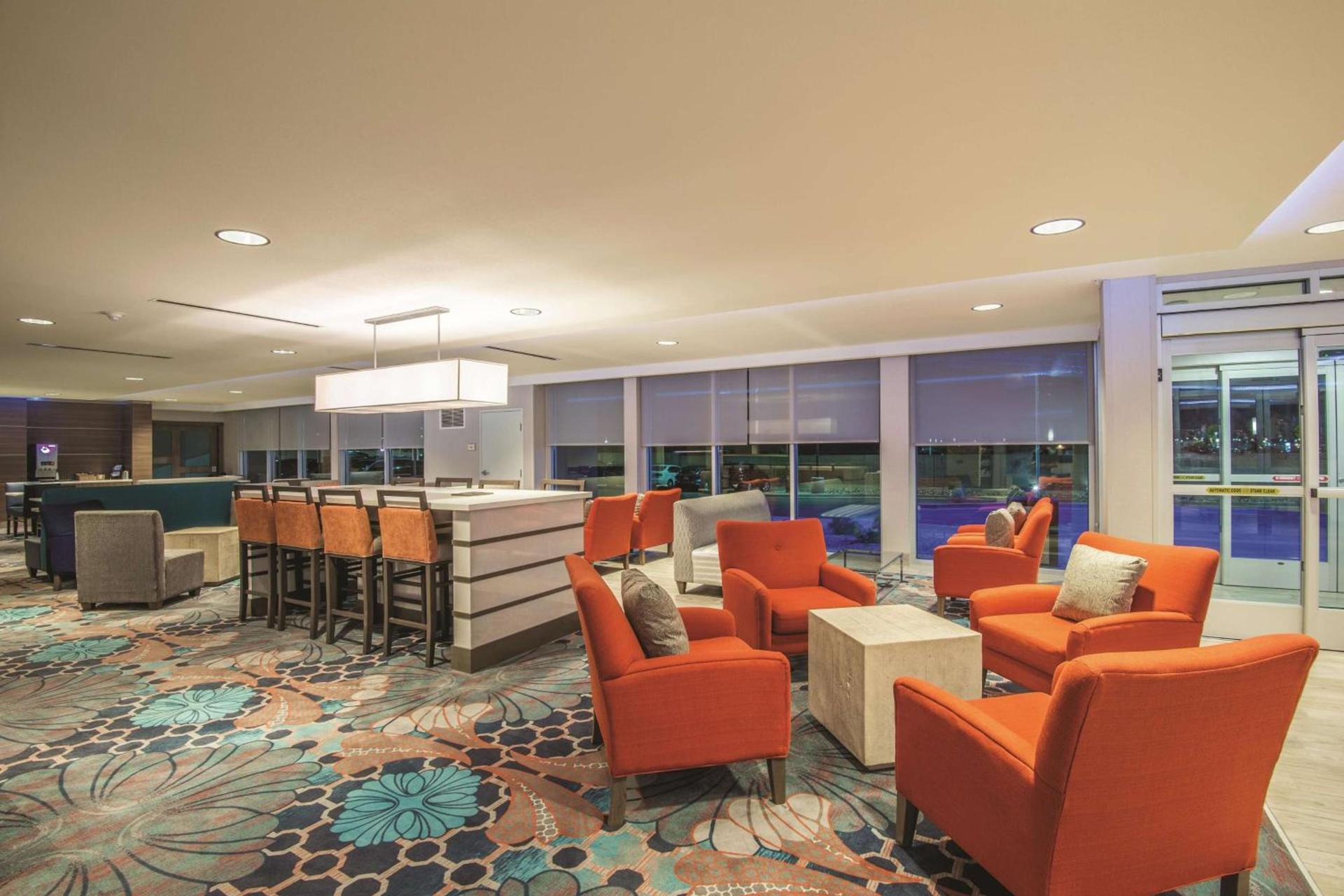 La Quinta by Wyndham Kingman photo 3
