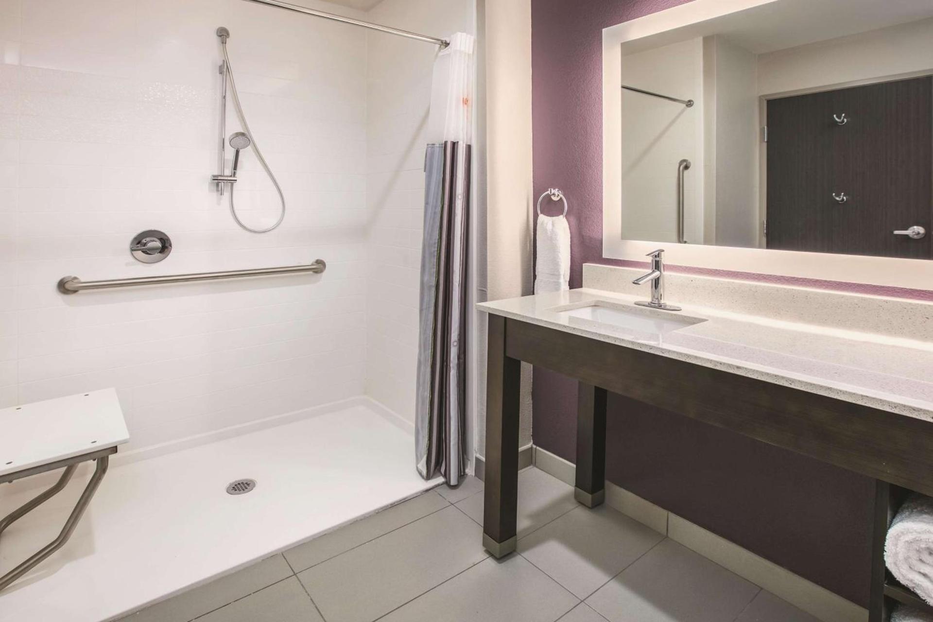 La Quinta by Wyndham Dallas - Richardson photo 21