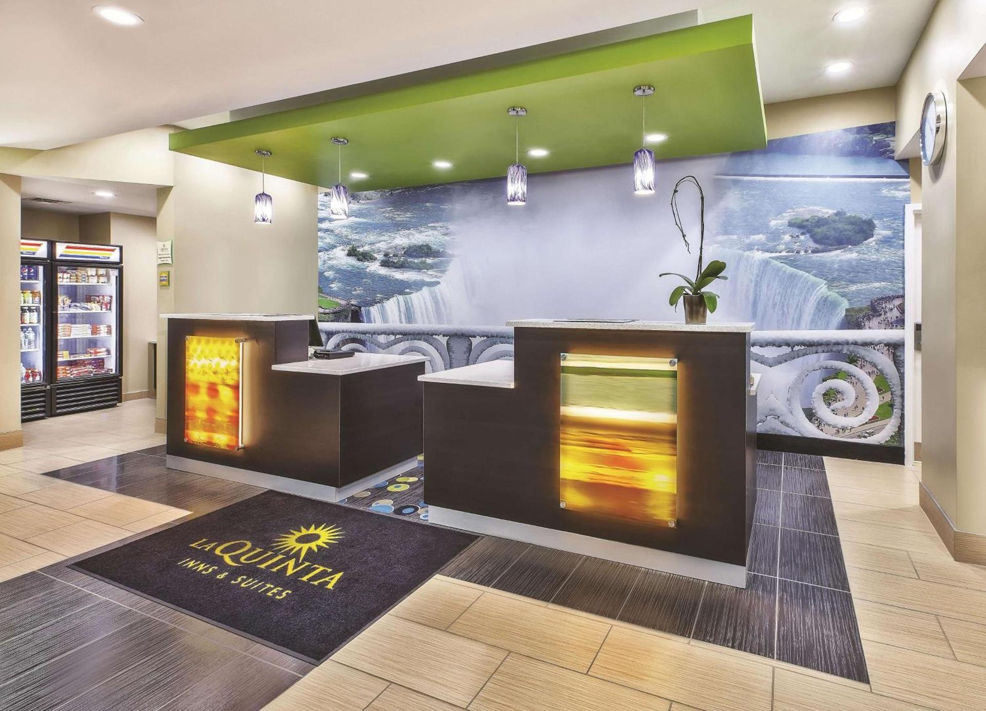 La Quinta by Wyndham Niagara Falls photo 4