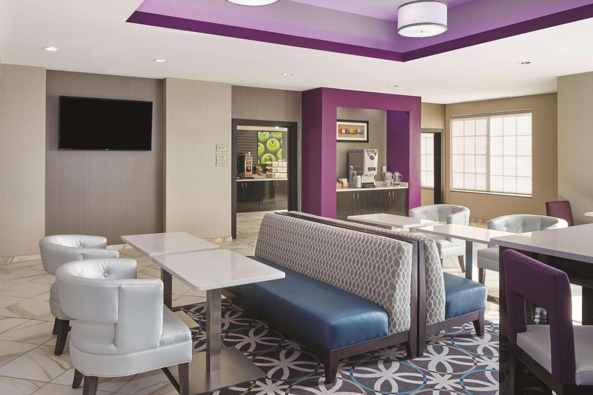 La Quinta by Wyndham Springfield IL photo 14