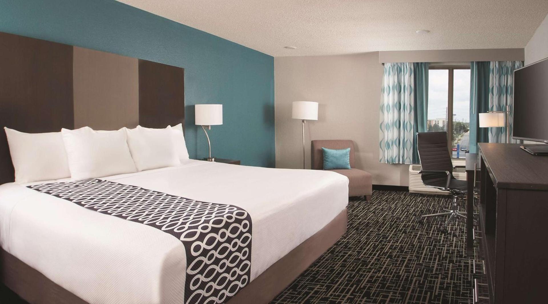 La Quinta by Wyndham Atlanta Airport North photo 28