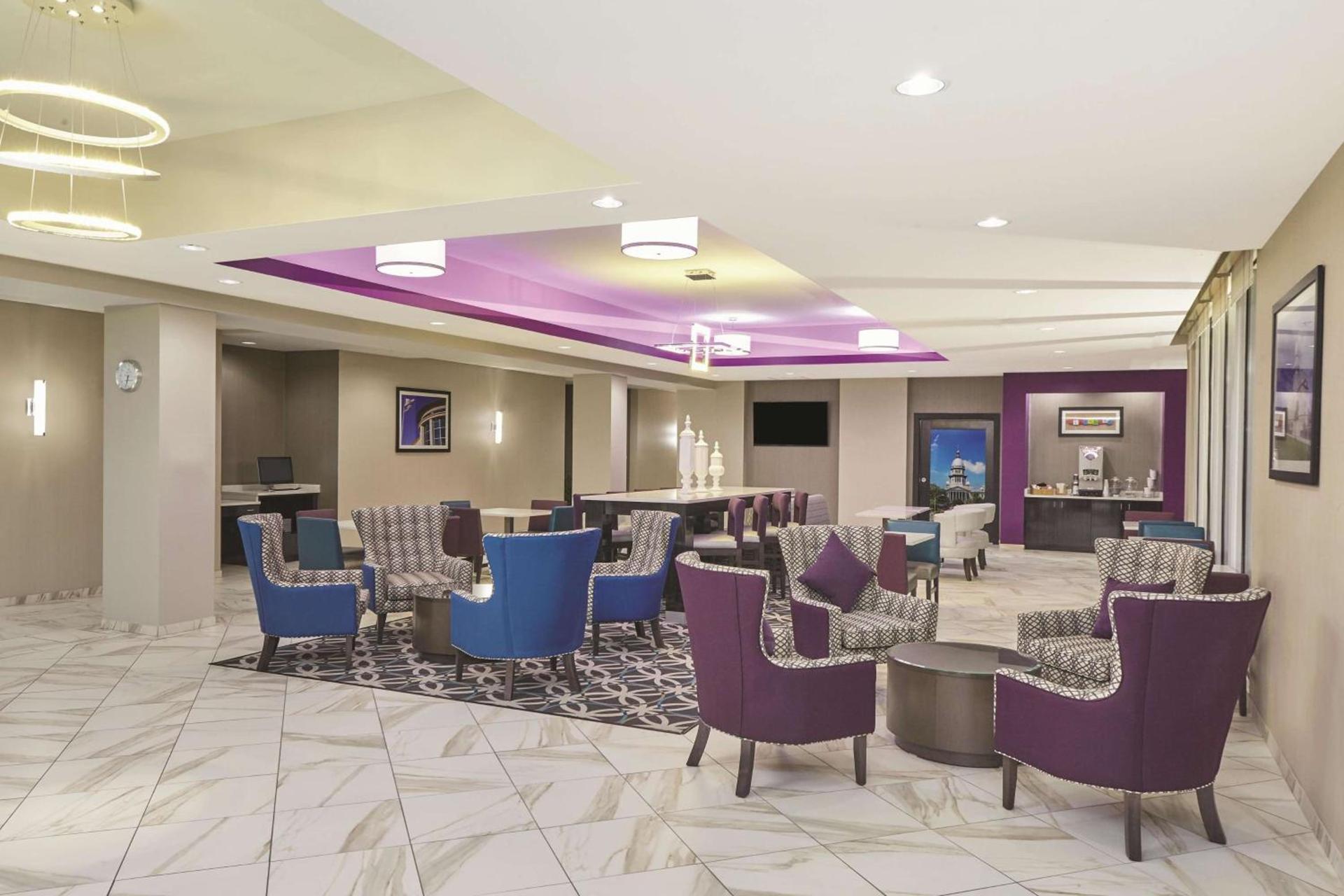 La Quinta by Wyndham Springfield IL photo 13