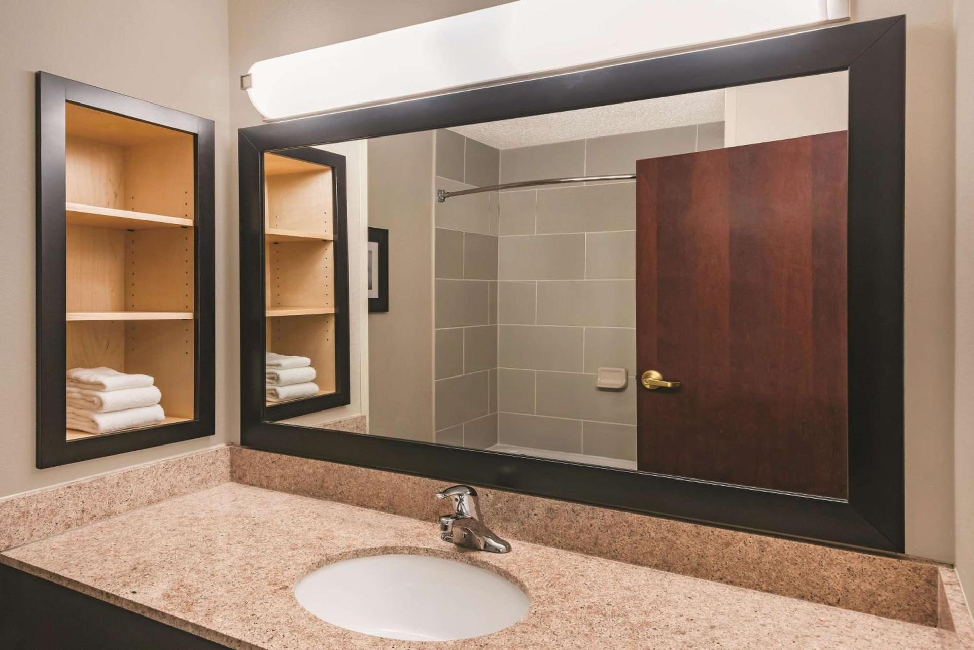 La Quinta by Wyndham Norwich-Plainfield-Casino photo 11