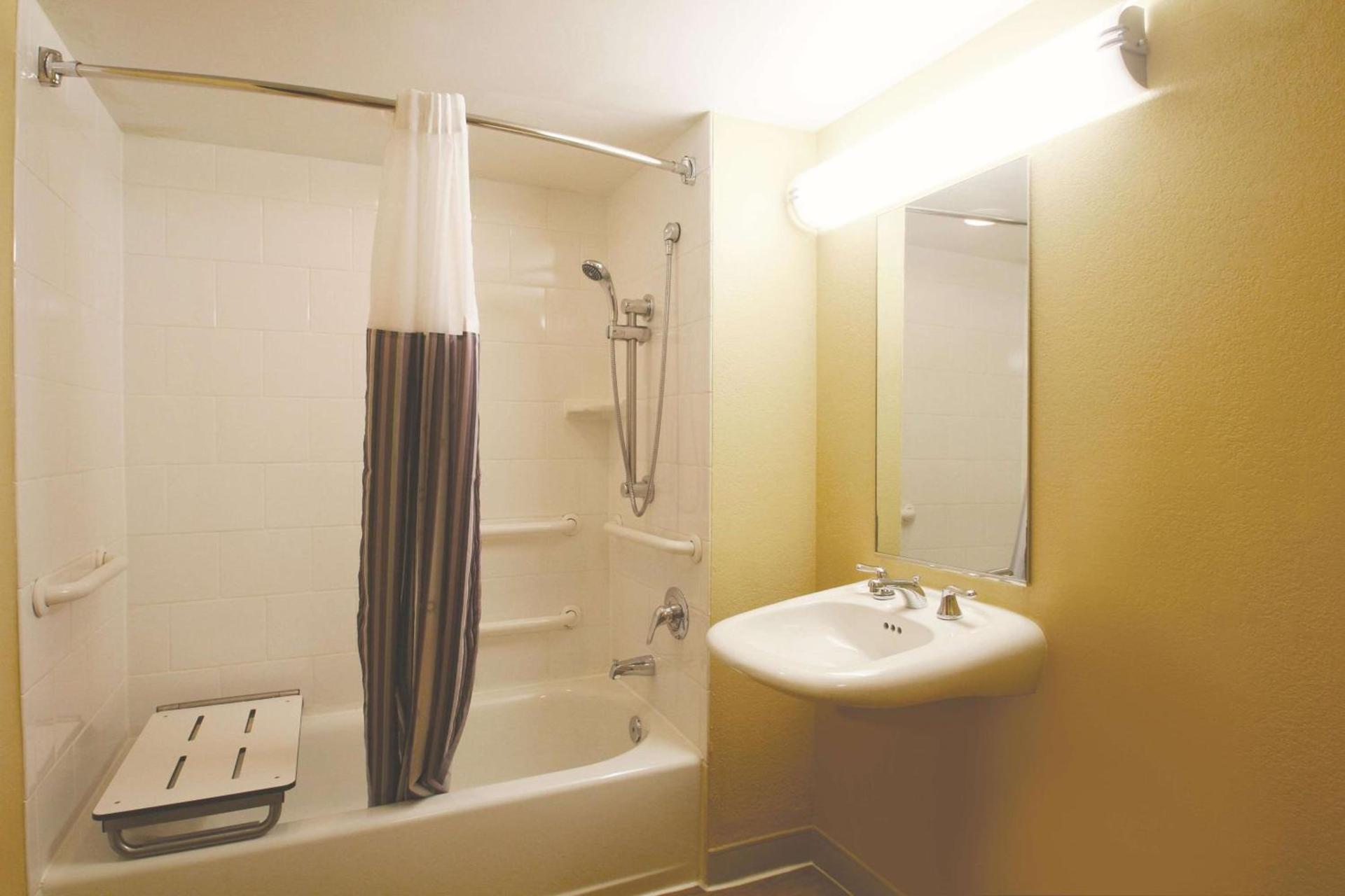 La Quinta by Wyndham Coral Springs South photo 16