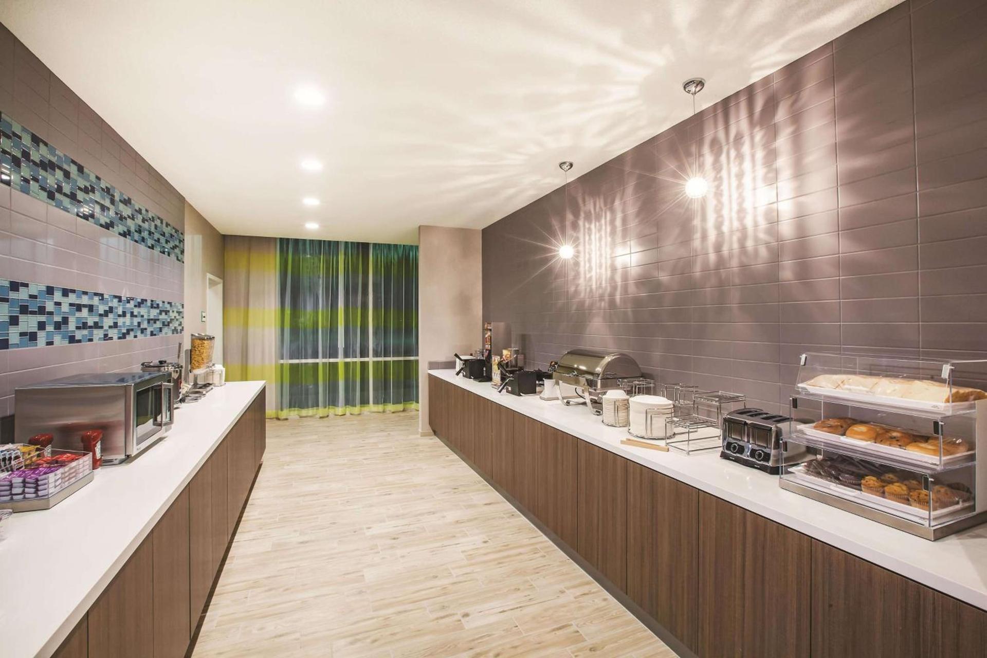 La Quinta by Wyndham Wichita Northeast photo 11