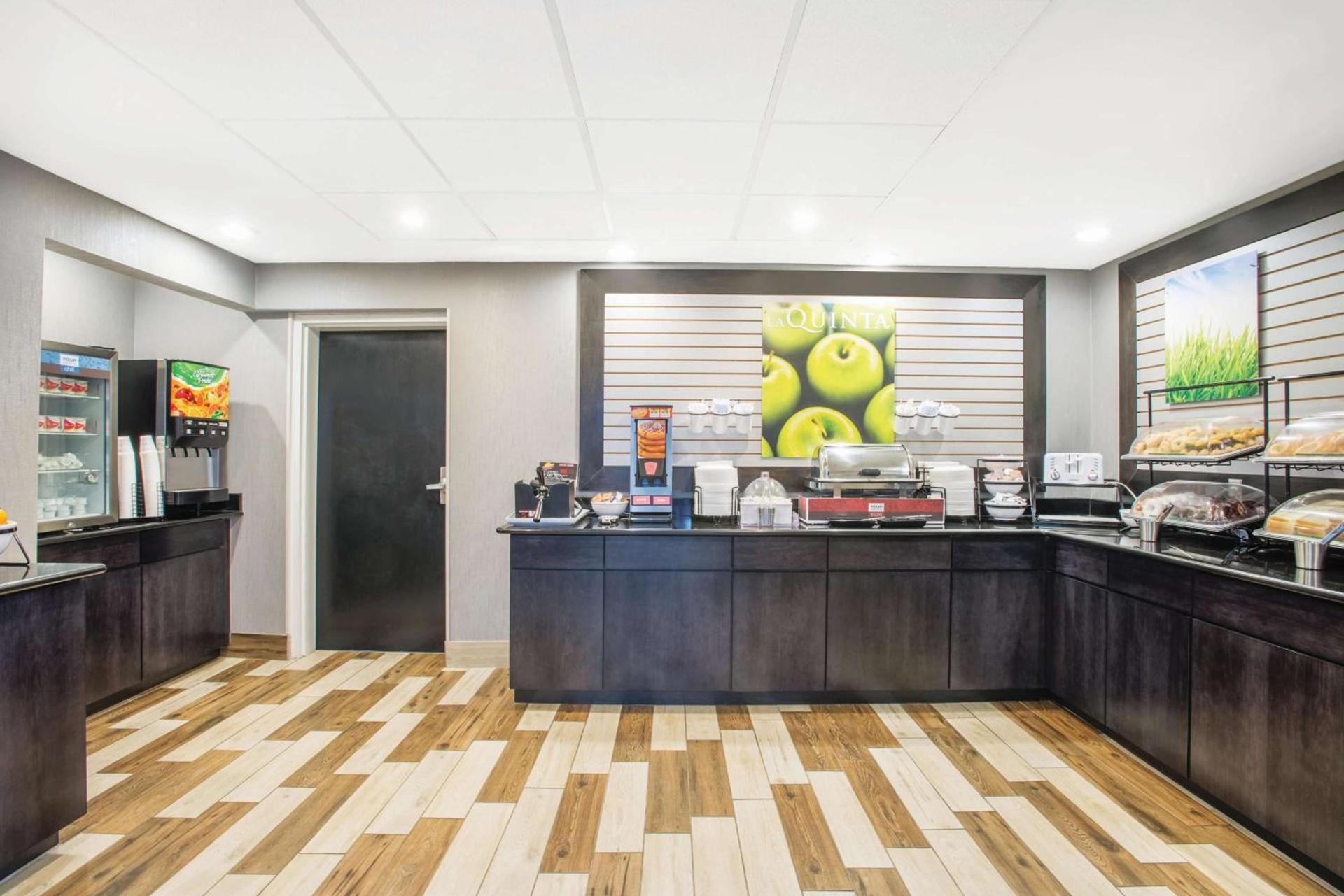 La Quinta Inn & Suites by Wyndham DC Metro Capital Beltway photo 58