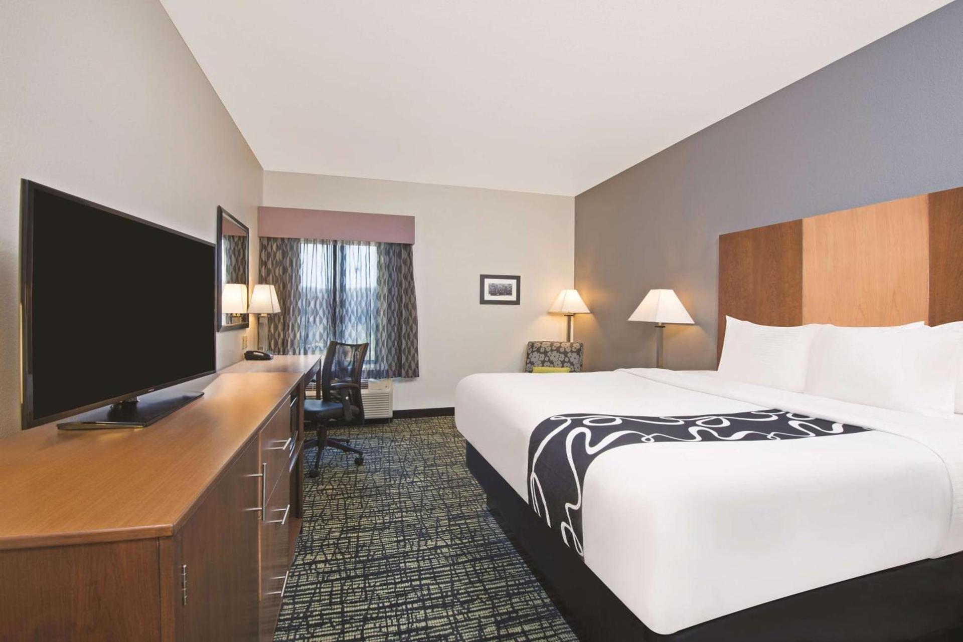 La Quinta by Wyndham Morgantown photo 14