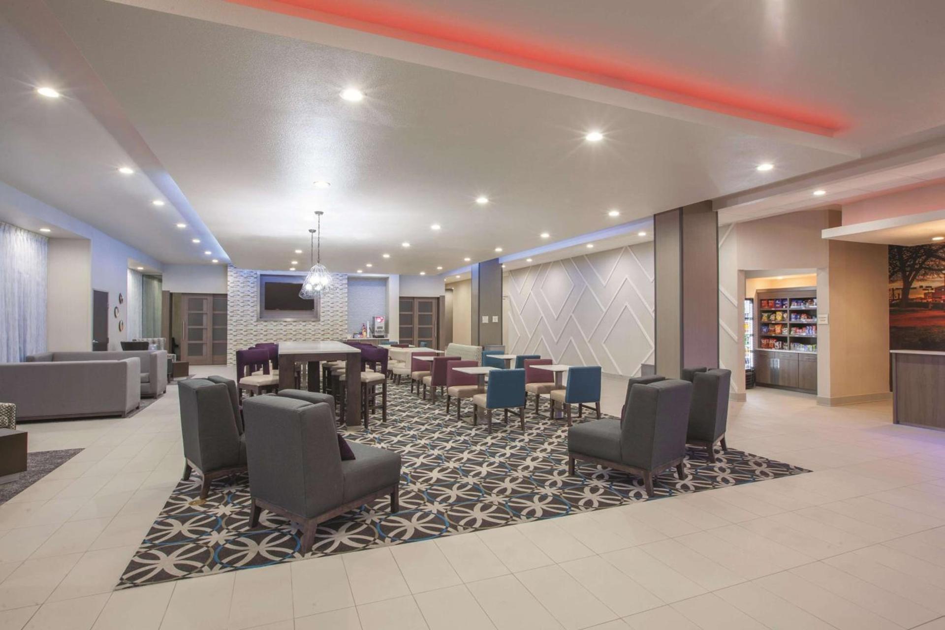 La Quinta by Wyndham San Marcos Outlet Mall photo 24