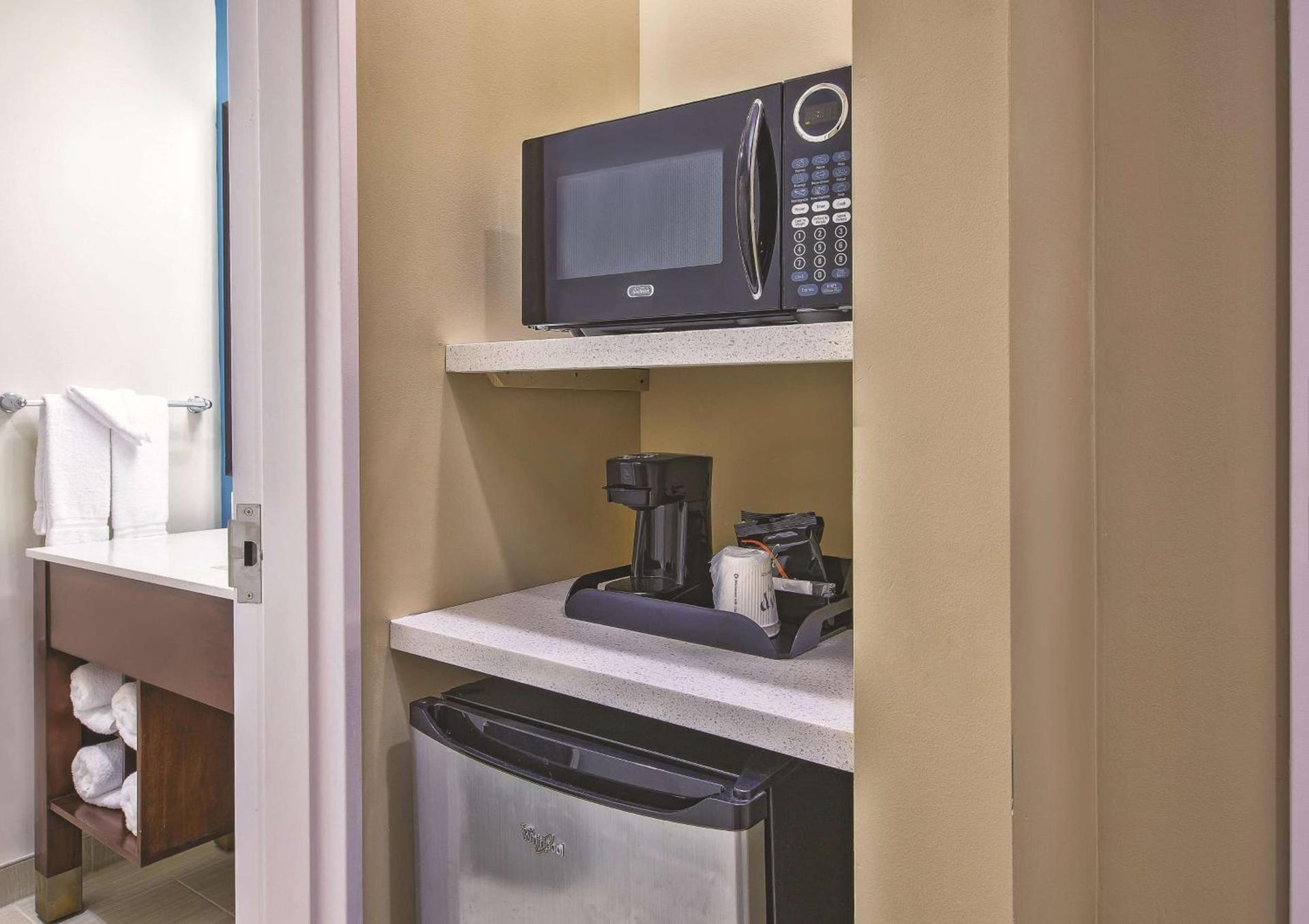 La Quinta by Wyndham Niagara Falls photo 12