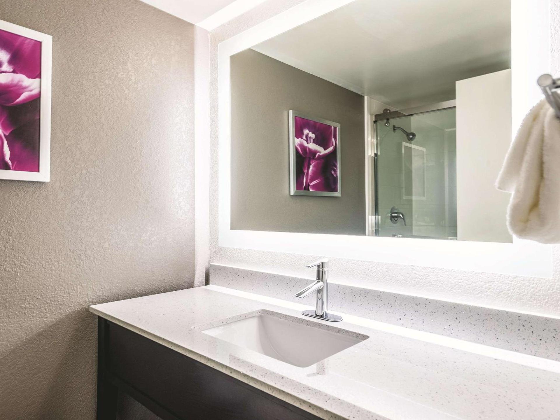 La Quinta by Wyndham Cincinnati Sharonville photo 10