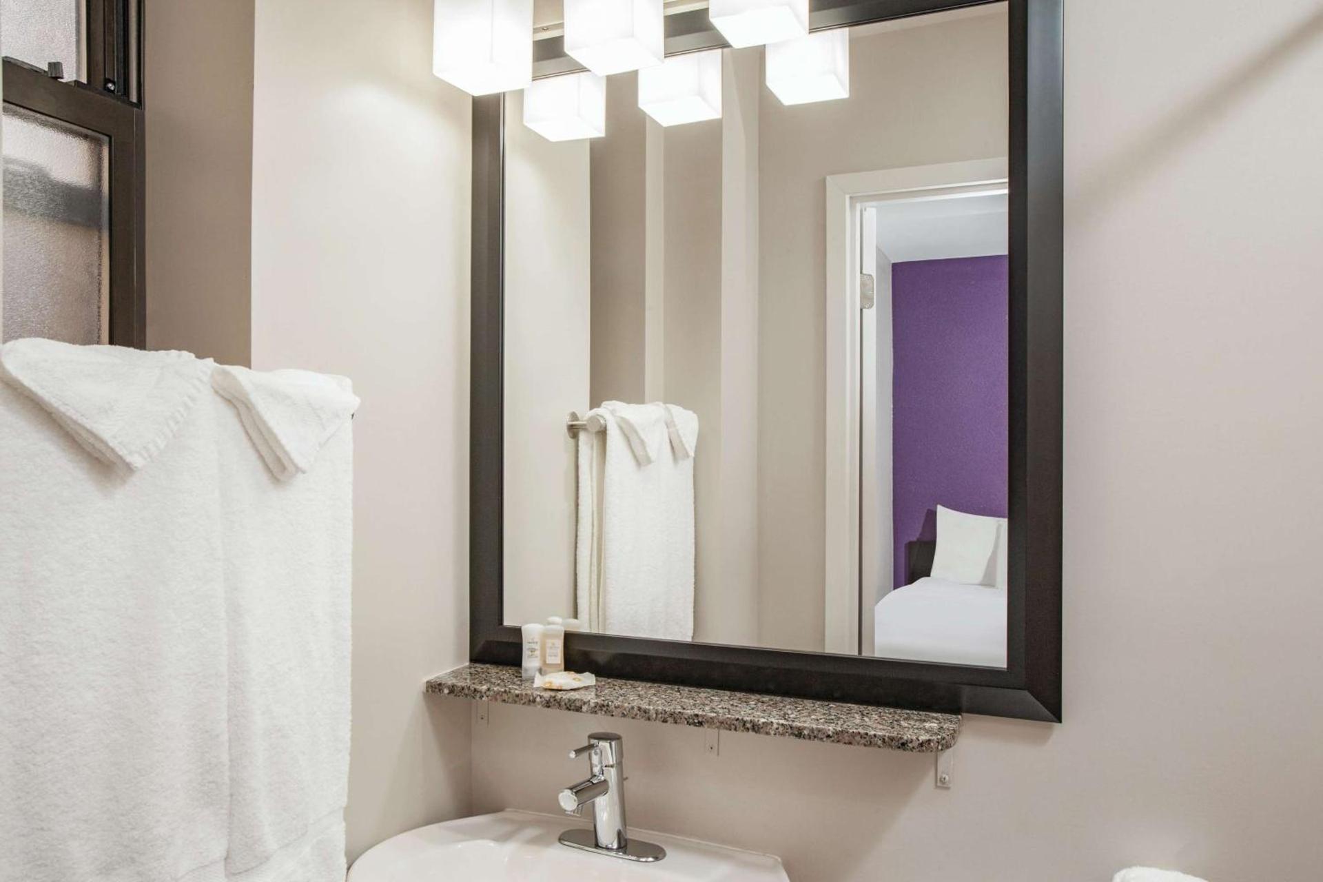 La Quinta by Wyndham New York City Central Park photo 12