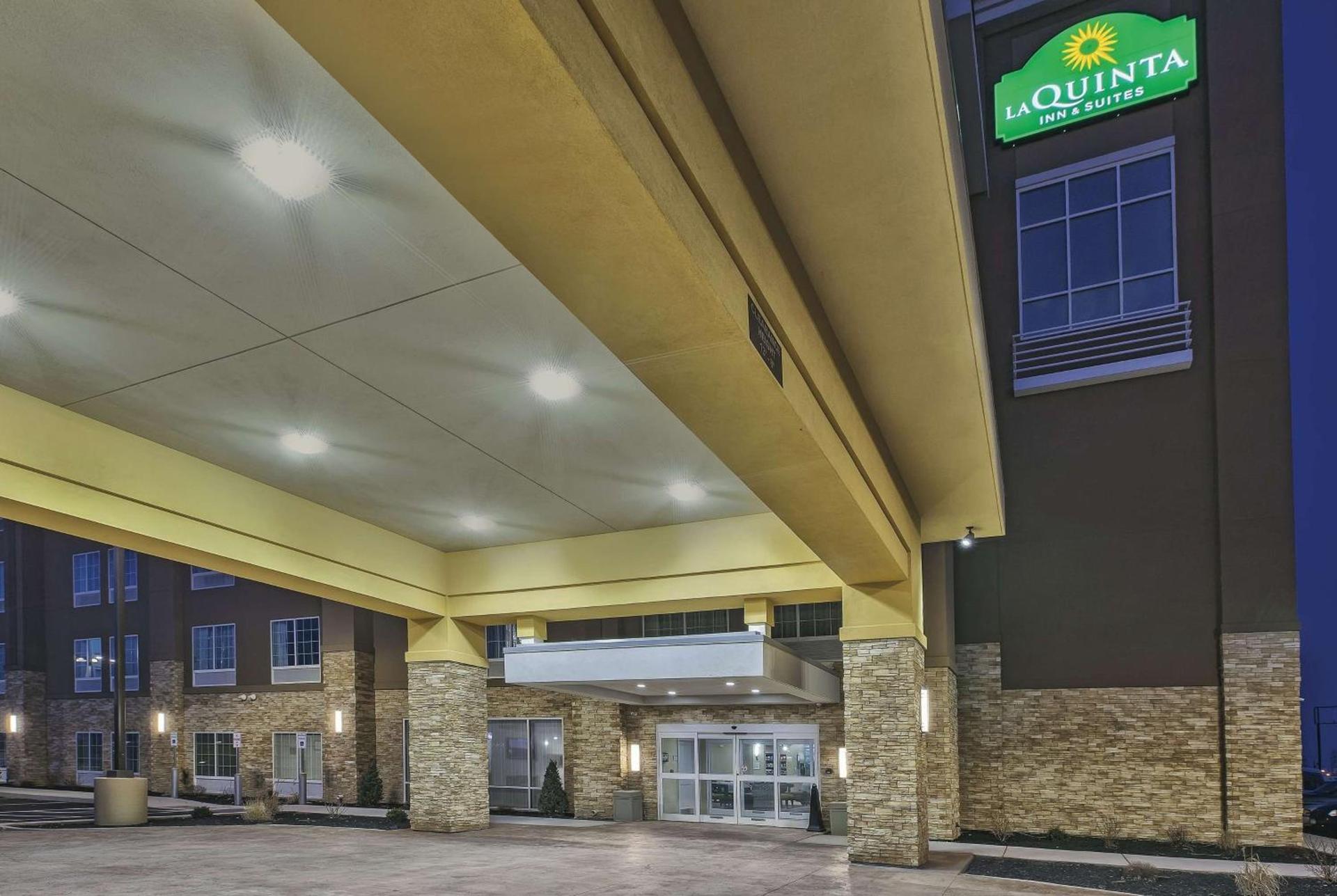 La Quinta by Wyndham Niagara Falls photo 2