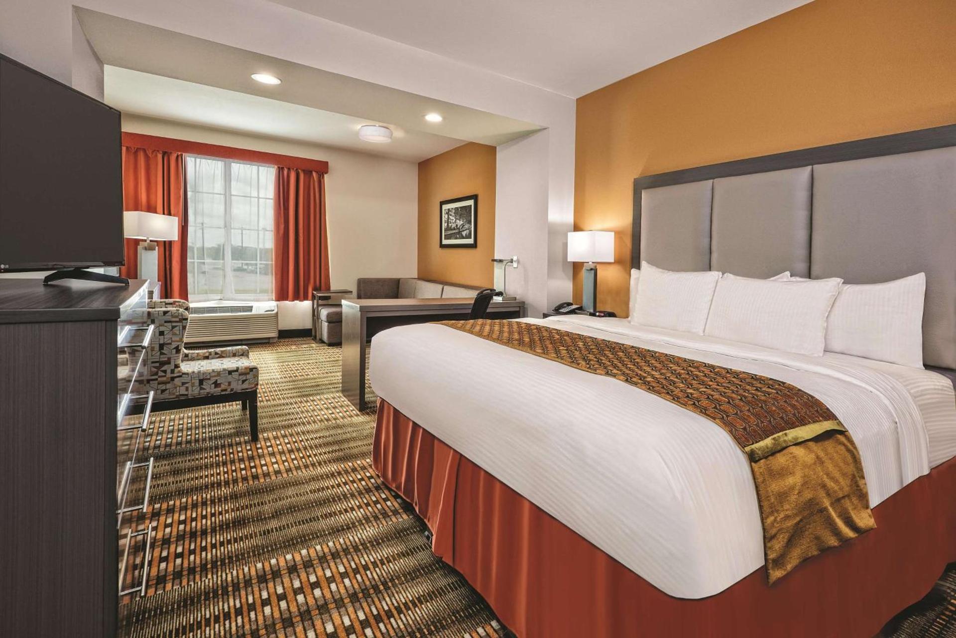 La Quinta by Wyndham San Antonio by Frost Bank Center photo 26