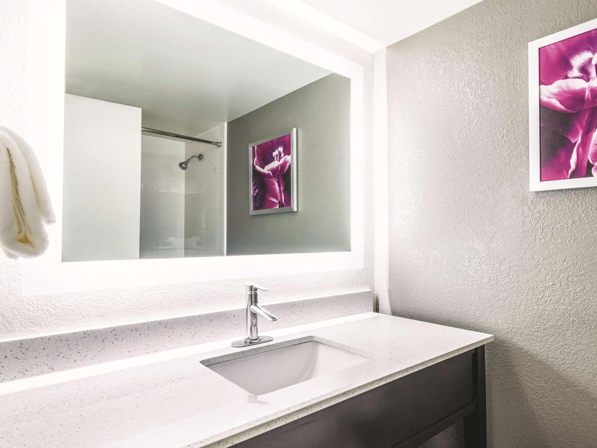 La Quinta by Wyndham Cincinnati Sharonville photo 5