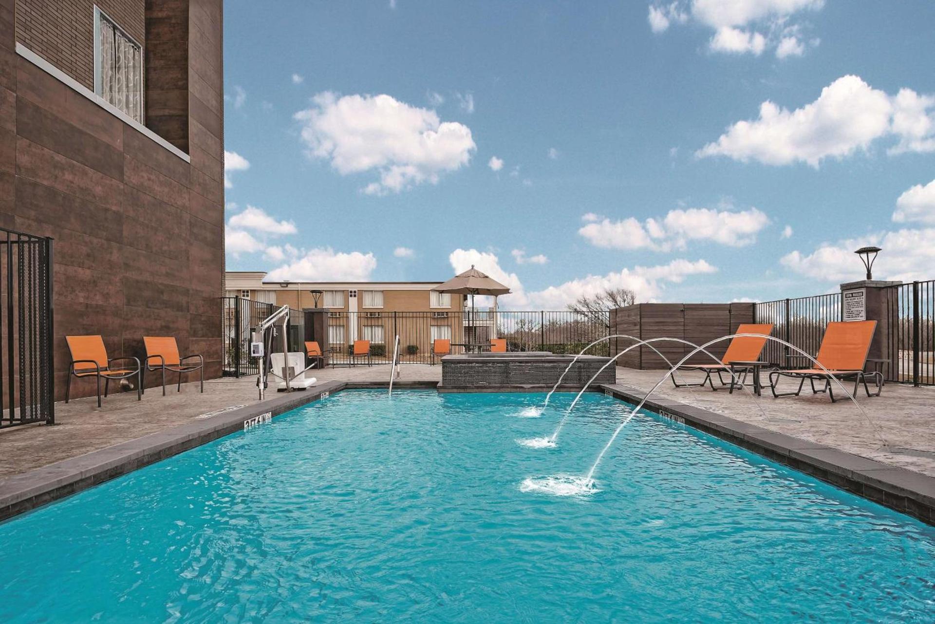 La Quinta by Wyndham Dallas Grand Prairie North photo 8