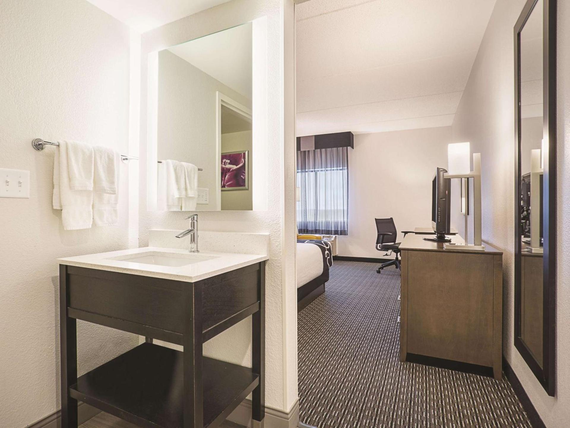 La Quinta by Wyndham Baltimore BWI Airport photo 16