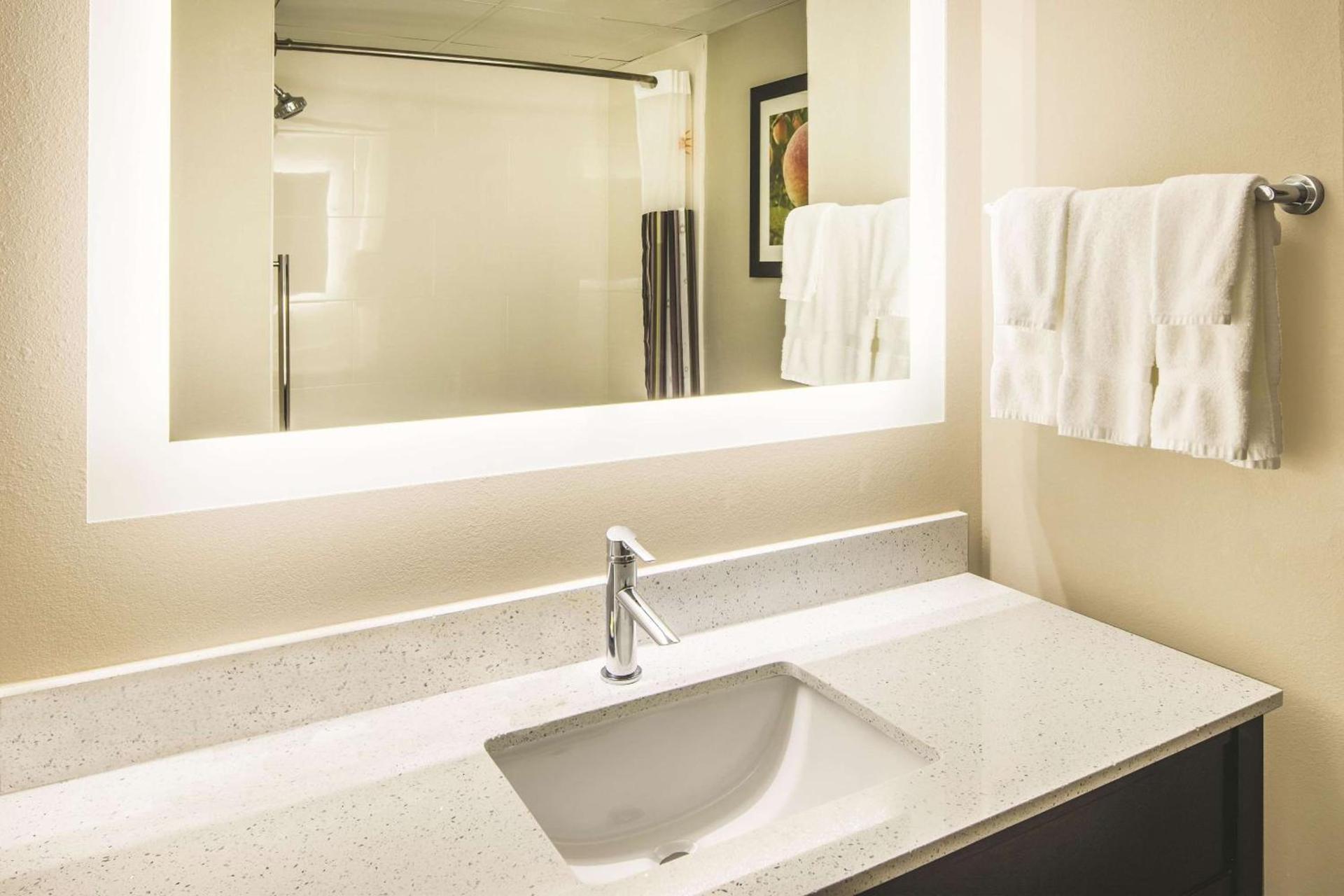 La Quinta by Wyndham Milledgeville photo 25
