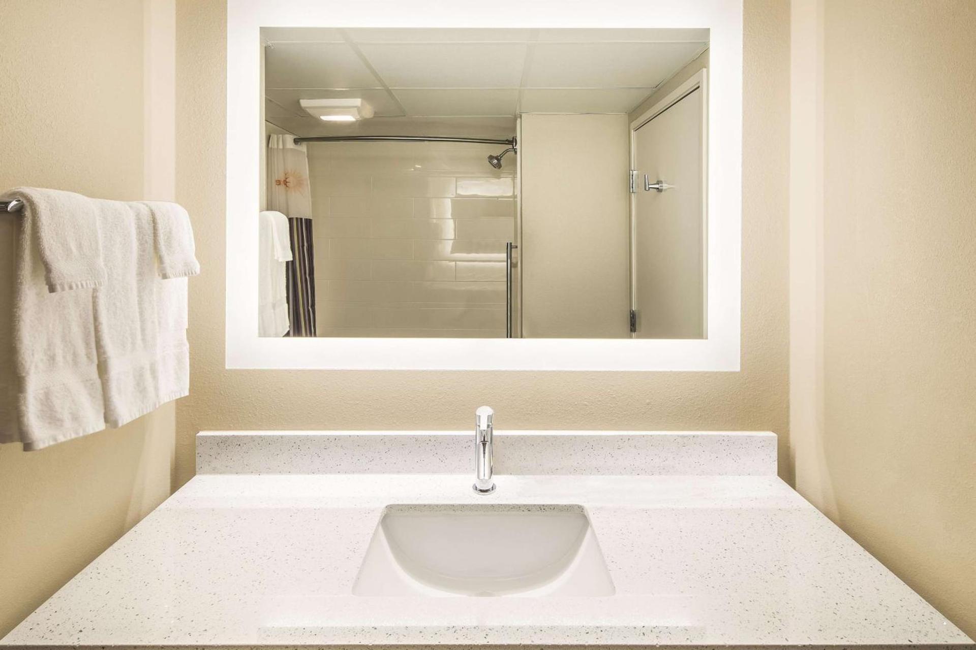 La Quinta by Wyndham Milledgeville photo 16