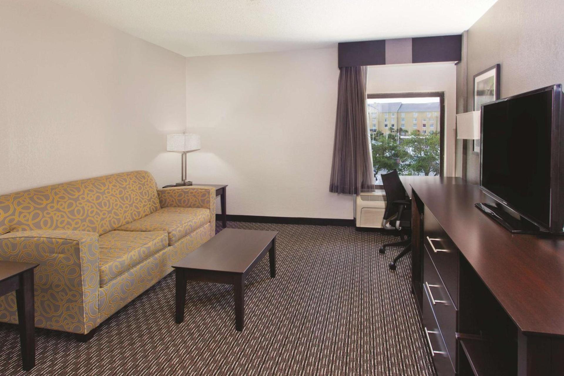 La Quinta Inn & Suites by Wyndham Charleston Riverview photo 16