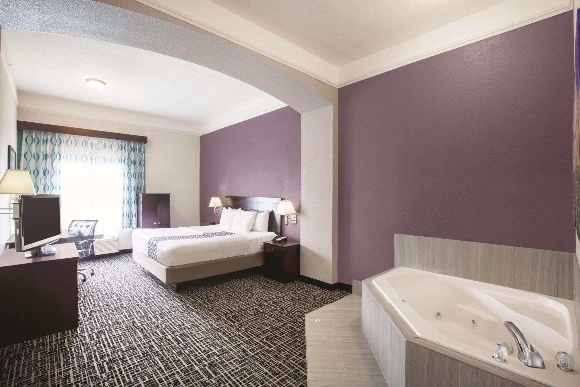 La Quinta by Wyndham Mansfield TX photo 26