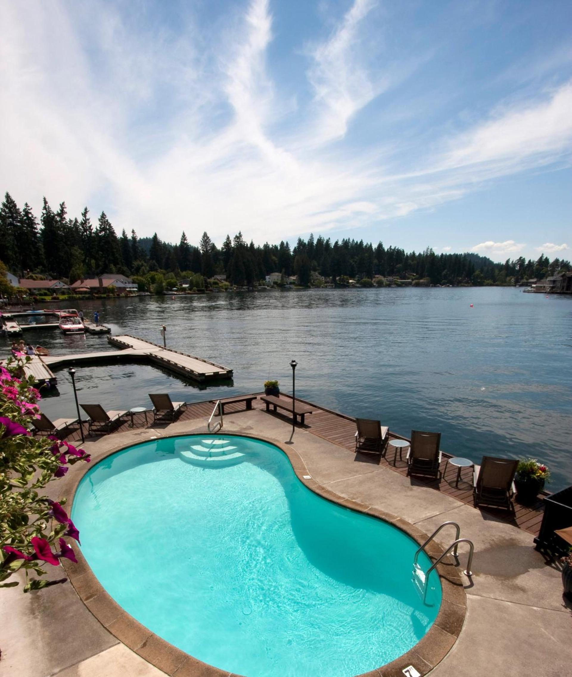 Lakeshore Inn photo 2