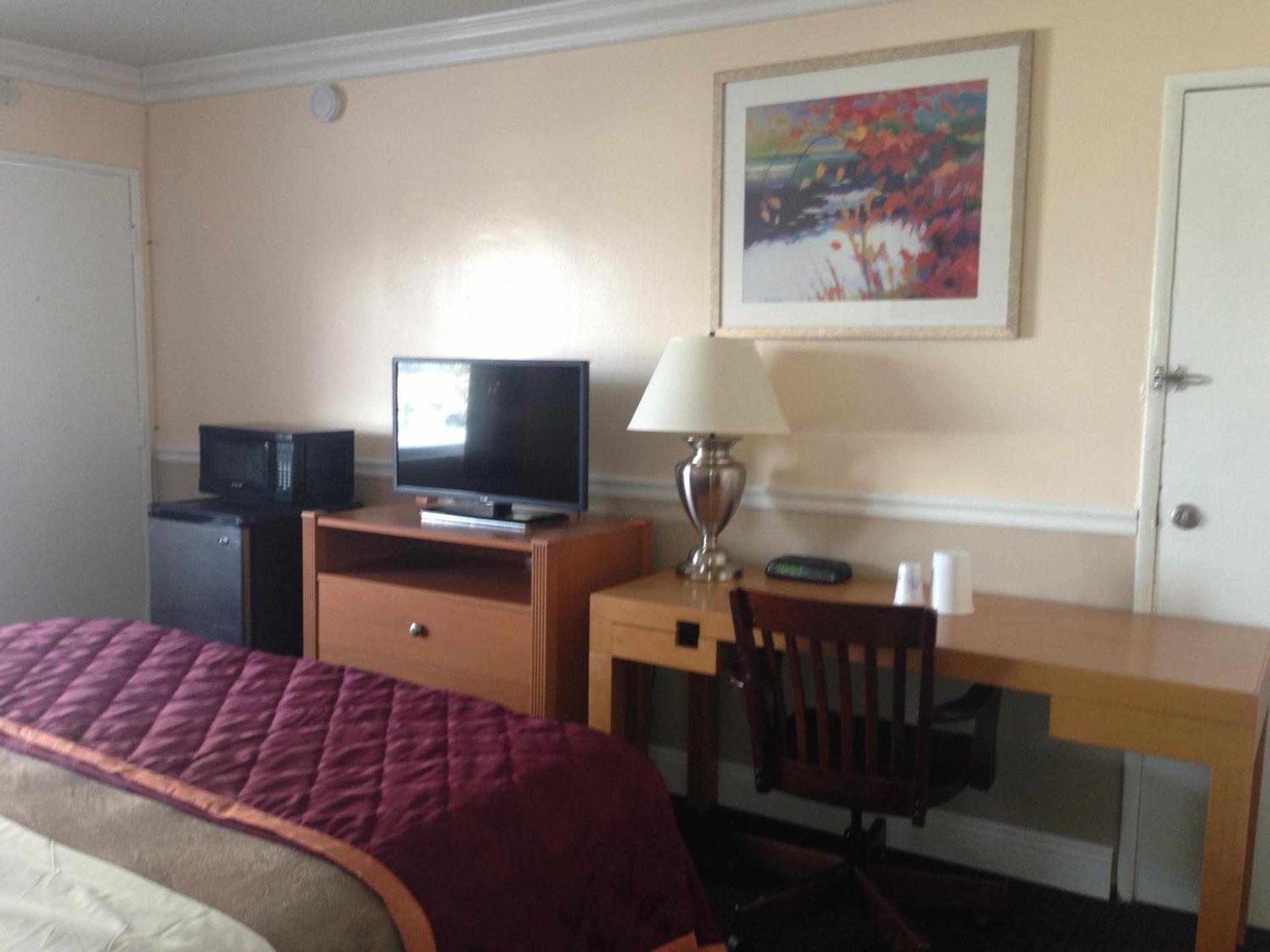 Econo Lodge Oakland Lake Merritt Area photo 24