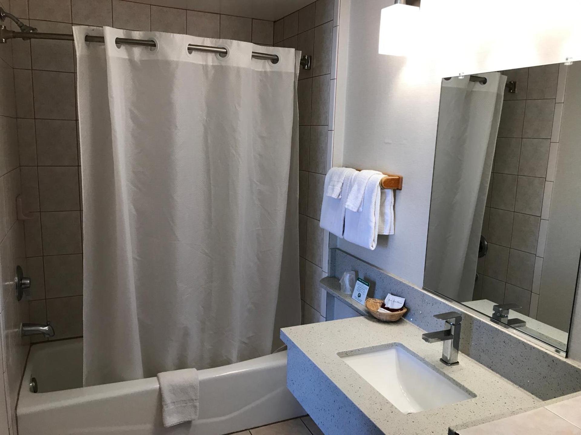 Manhattan Inn & Suites photo 12