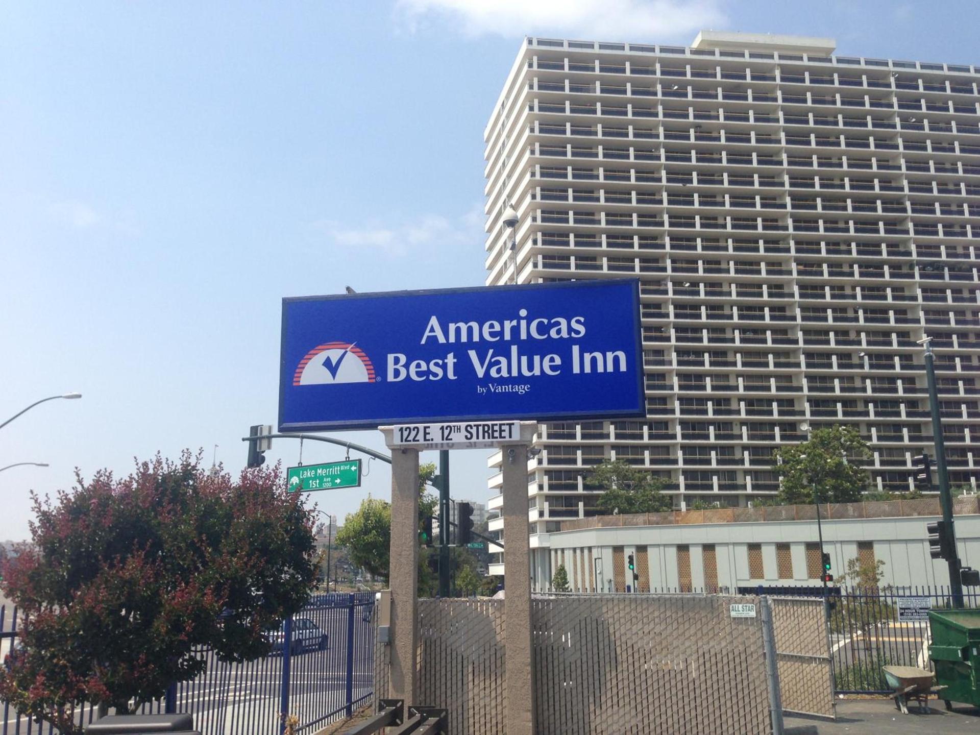Econo Lodge Oakland Lake Merritt Area photo 21