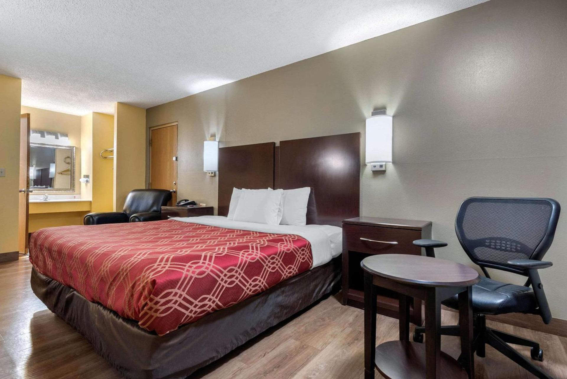 Econo Lodge Lexington Southeast photo 11