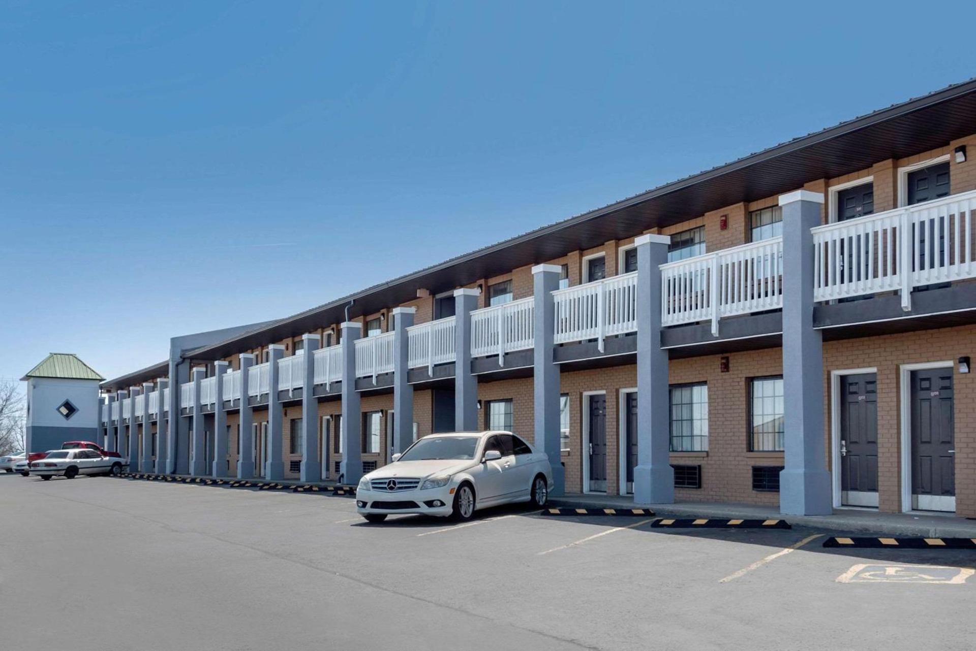 Econo Lodge Lexington Southeast photo 18