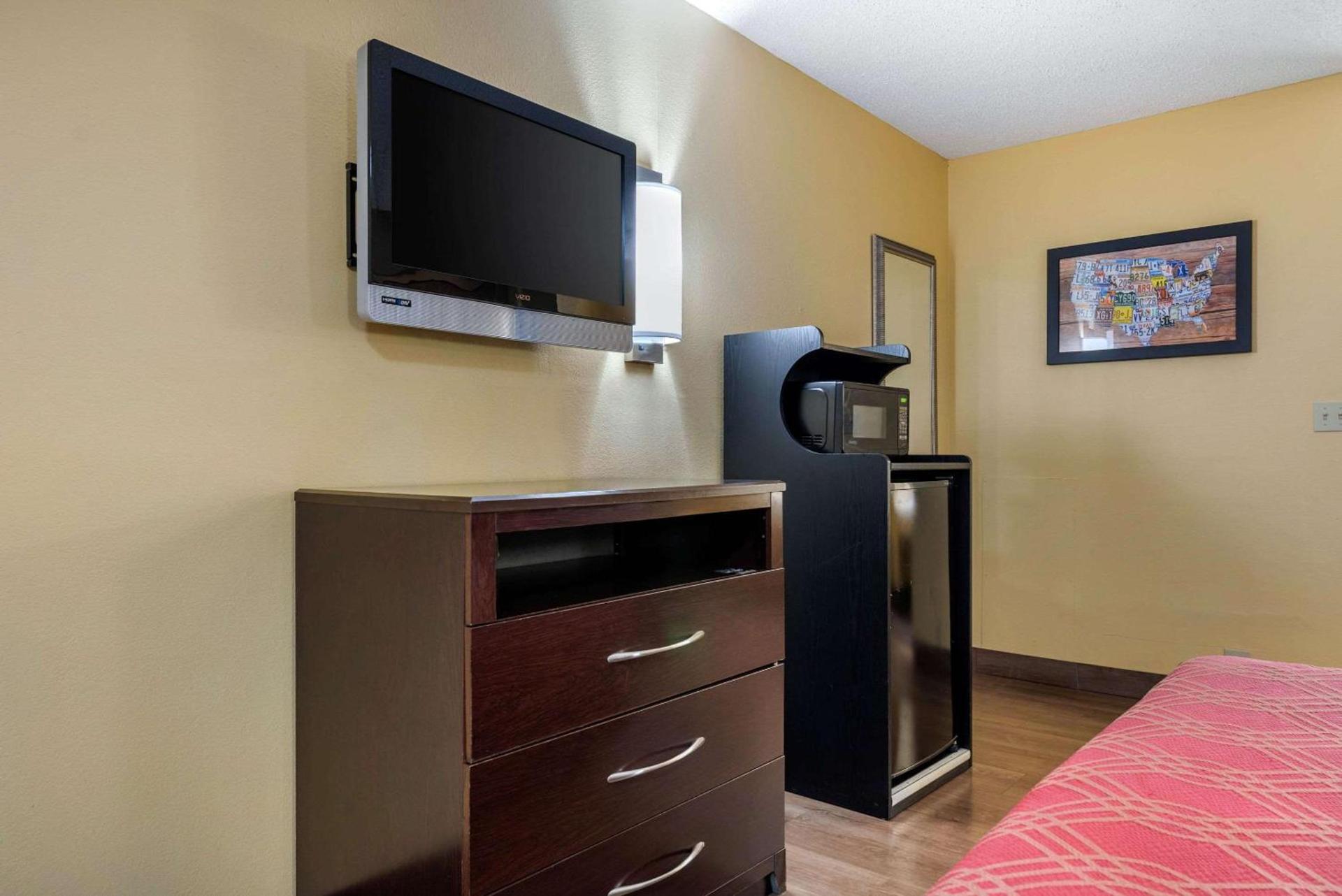 Econo Lodge Lexington Southeast photo 13