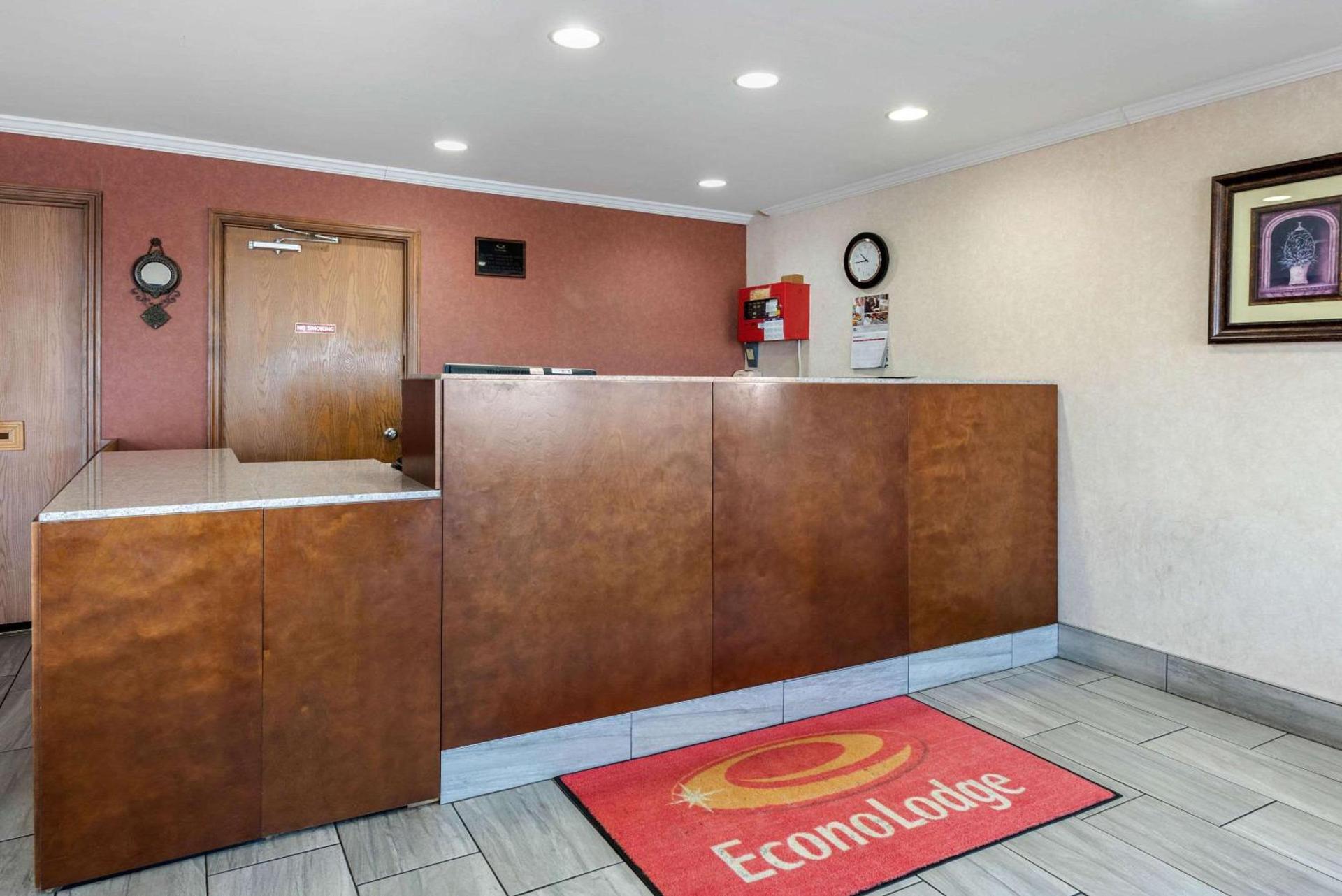 Econo Lodge Lexington Southeast photo 5