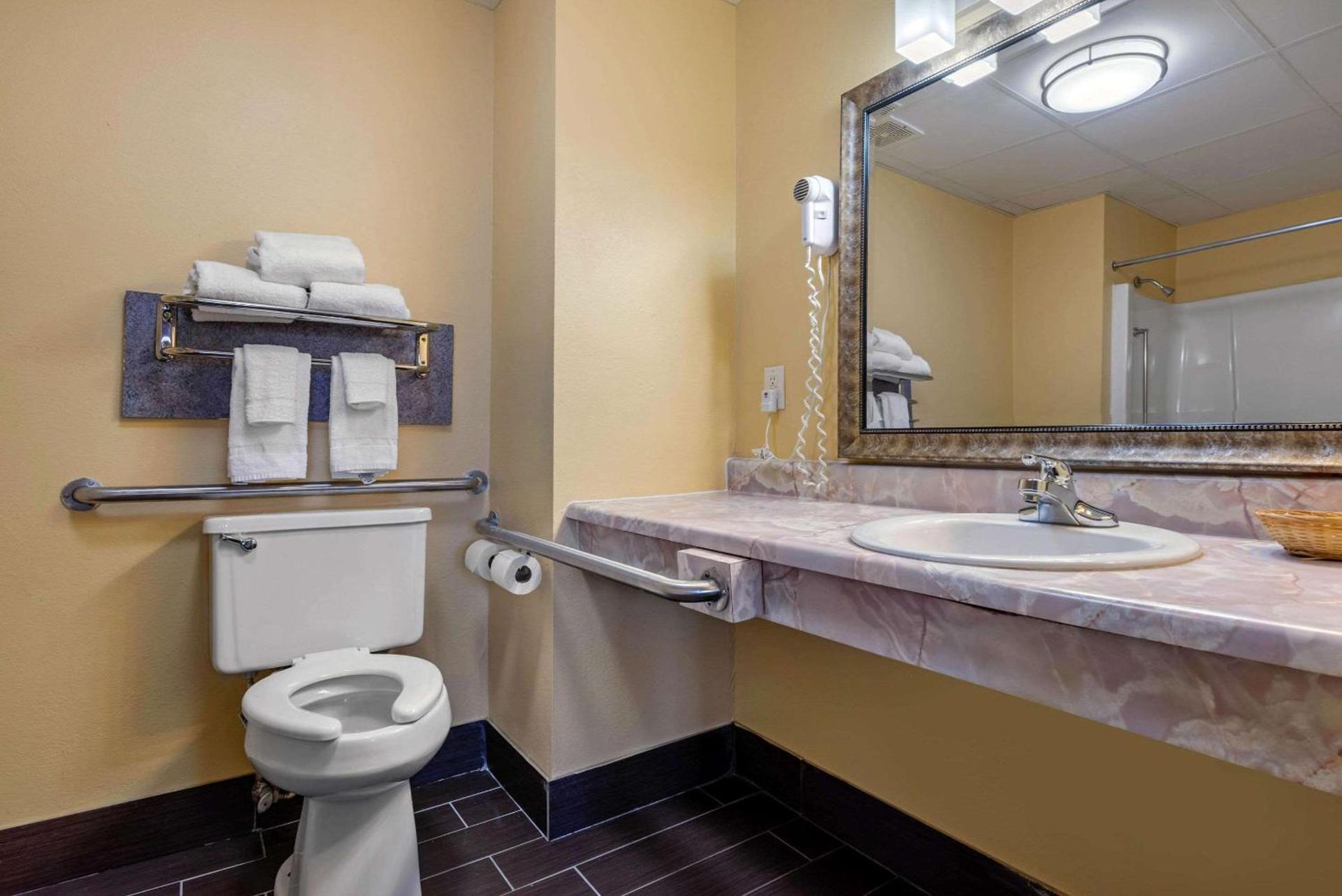 Econo Lodge Lexington Southeast photo 24