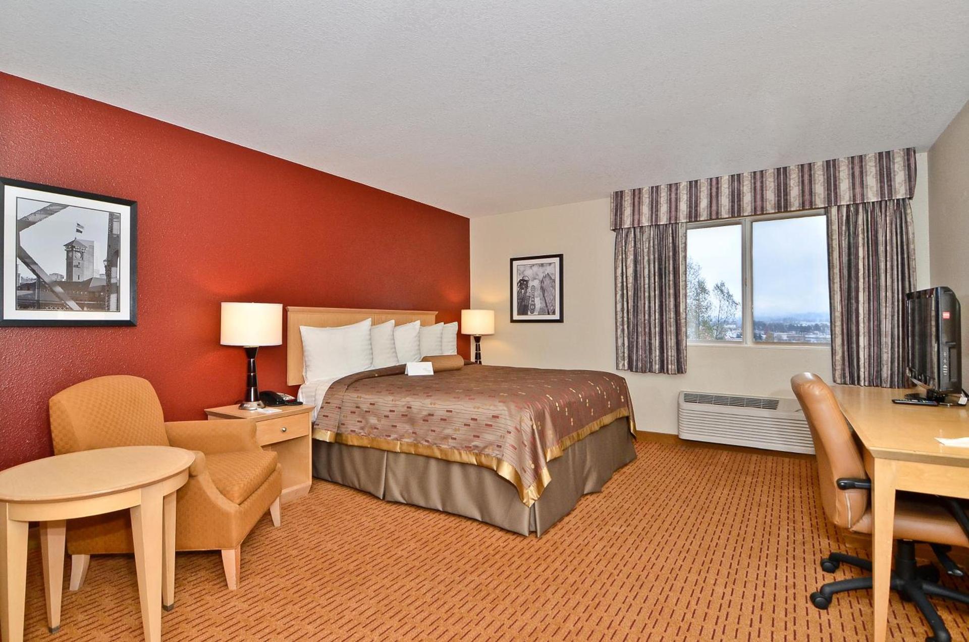 Clackamas Inn and Suites photo 29