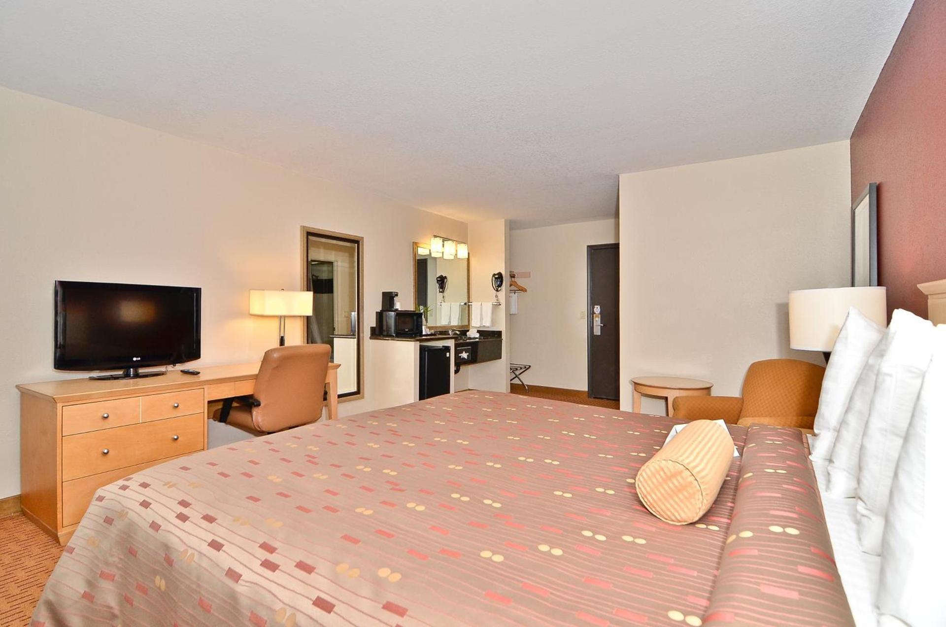 Clackamas Inn and Suites photo 27