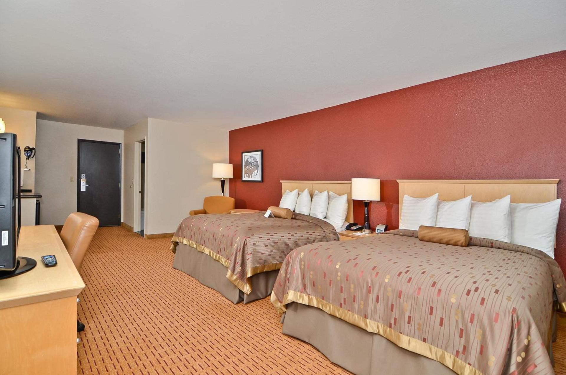 Clackamas Inn and Suites photo 21