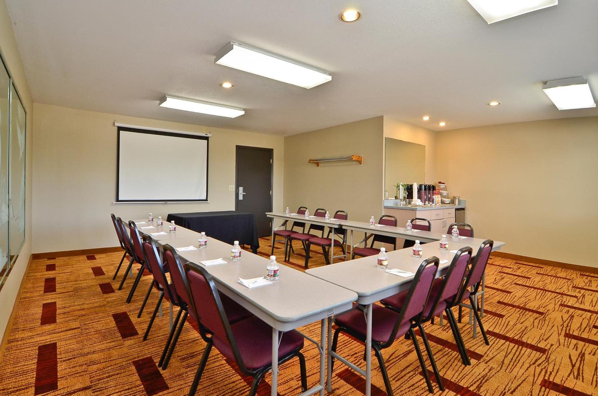 Clackamas Inn and Suites photo 5